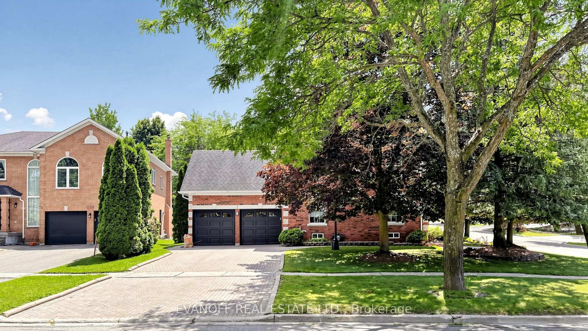Photo 3 of 929 Creebridge Crescent, Newmarket, Stonehaven-Wyndham — HOMEH