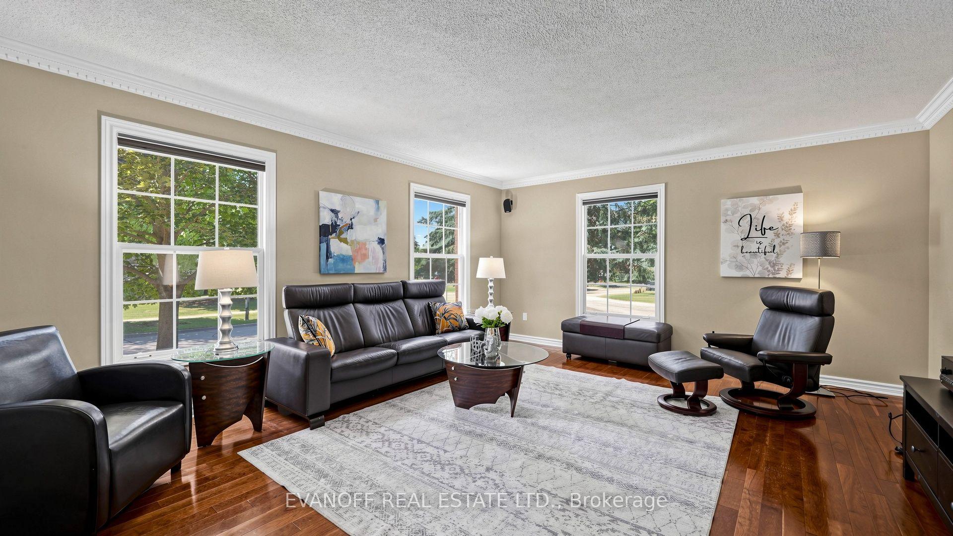 Photo 5 of 929 Creebridge Crescent, Newmarket, Stonehaven-Wyndham — HOMEH