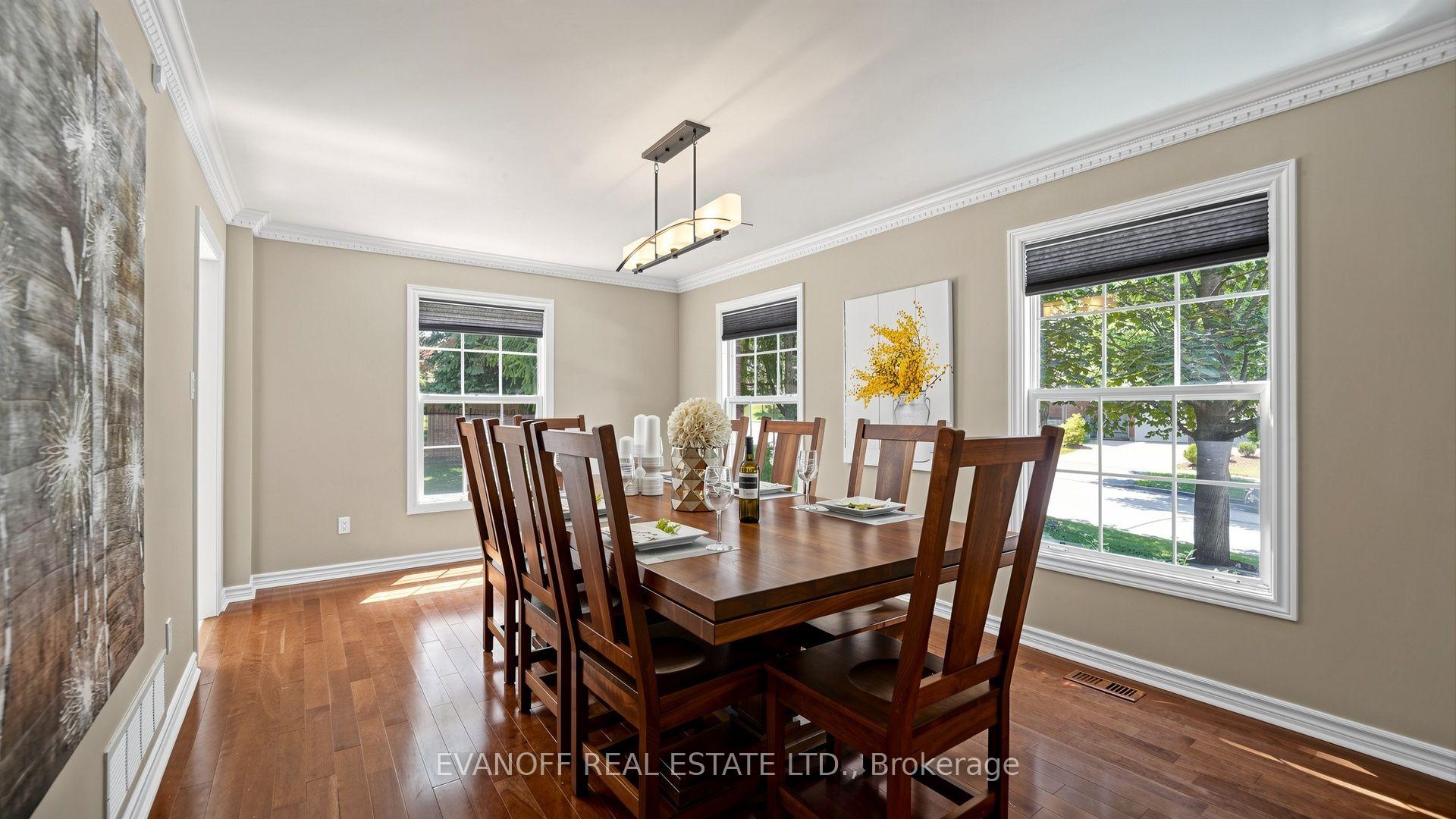 Photo 8 of 929 Creebridge Crescent, Newmarket, Stonehaven-Wyndham — HOMEH