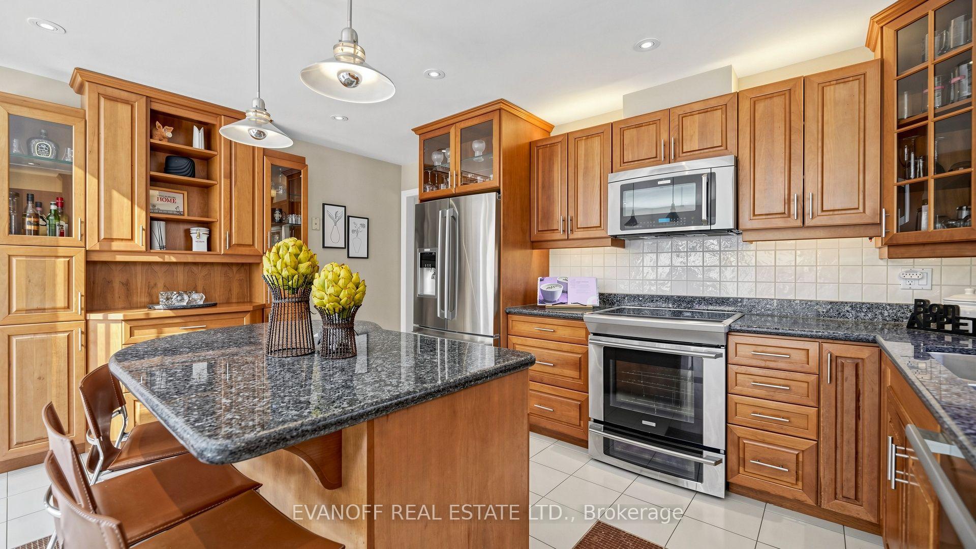 Photo 9 of 929 Creebridge Crescent, Newmarket, Stonehaven-Wyndham — HOMEH