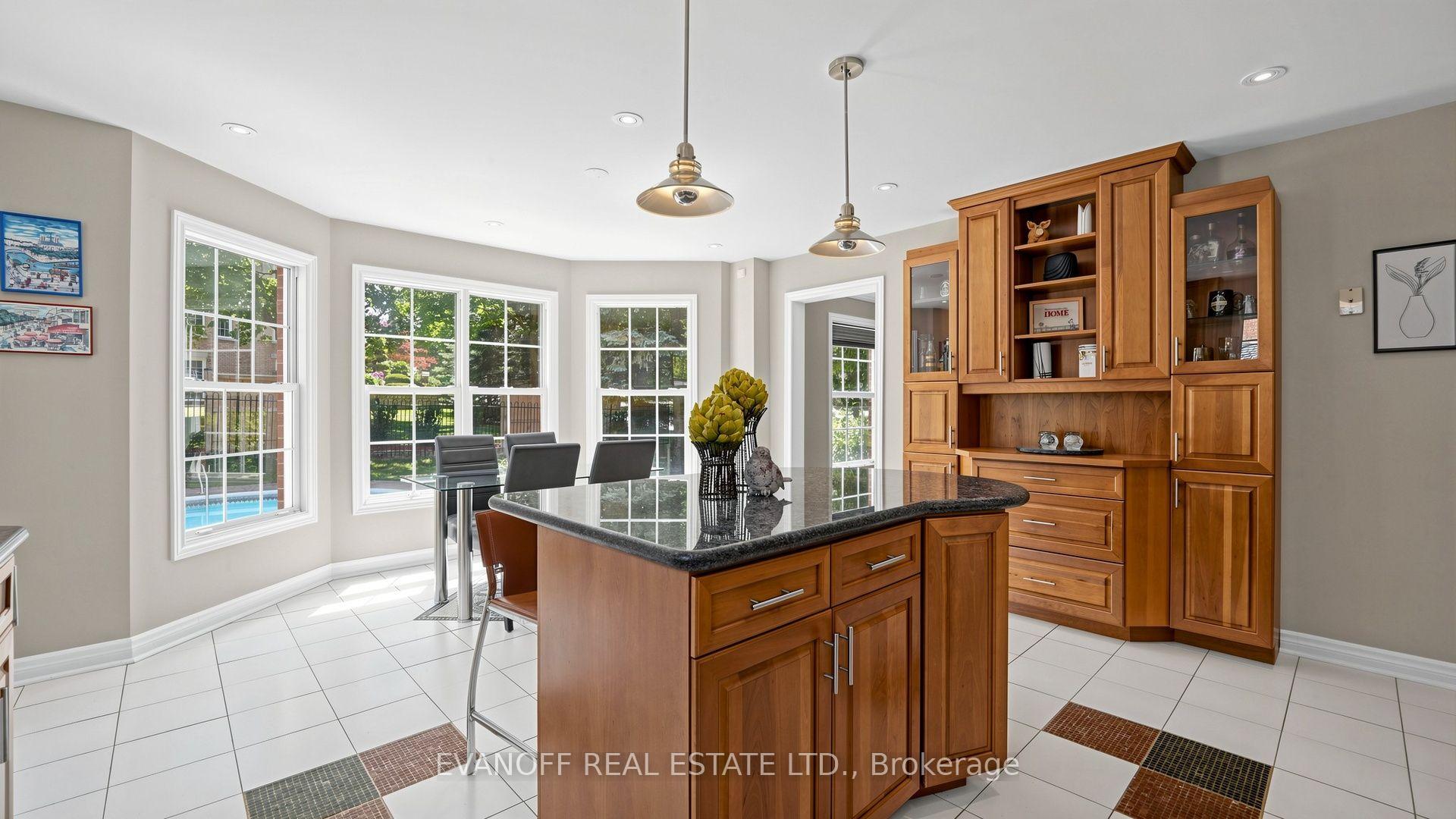 Photo 10 of 929 Creebridge Crescent, Newmarket, Stonehaven-Wyndham — HOMEH