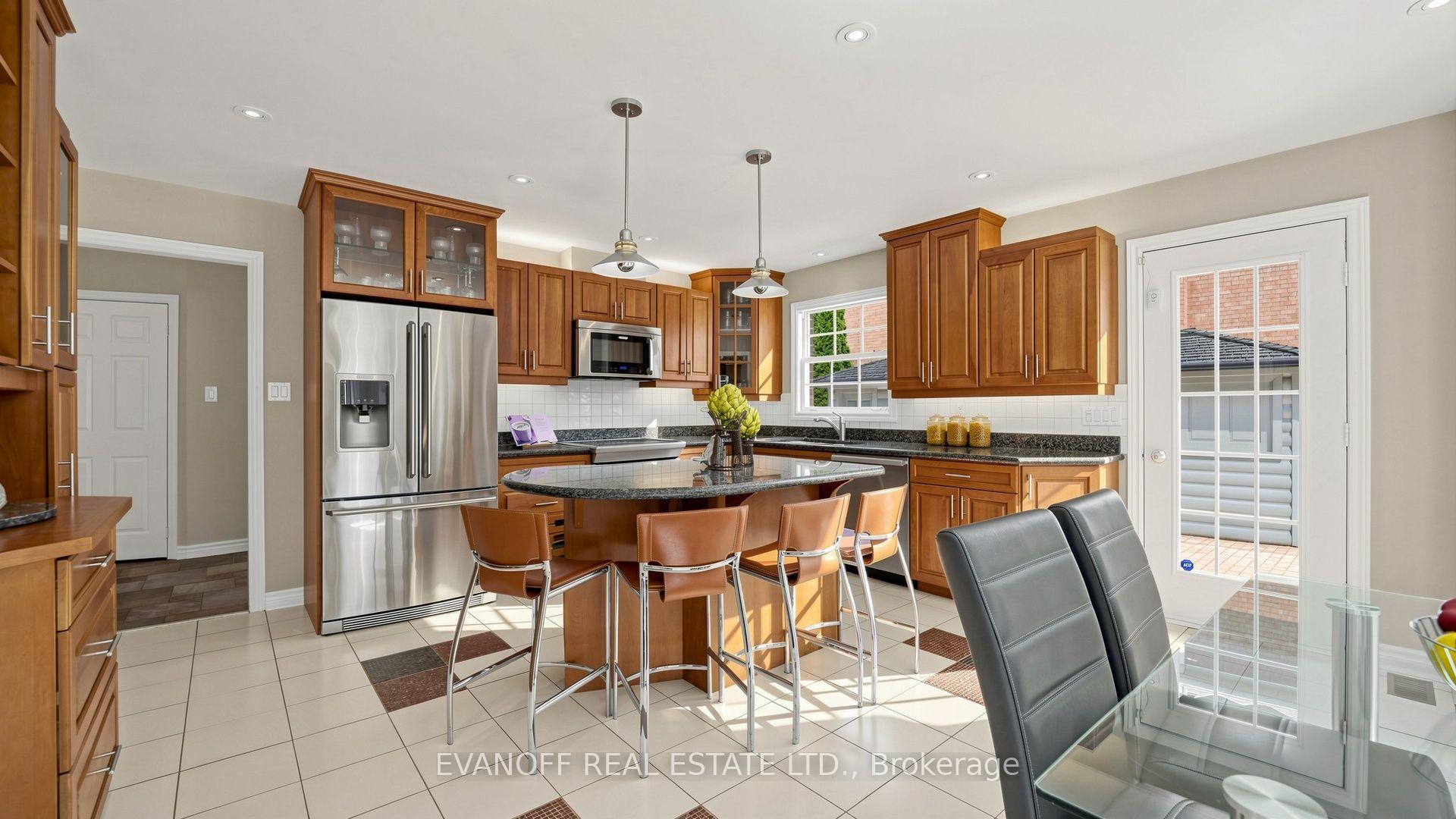 Photo 13 of 929 Creebridge Crescent, Newmarket, Stonehaven-Wyndham — HOMEH