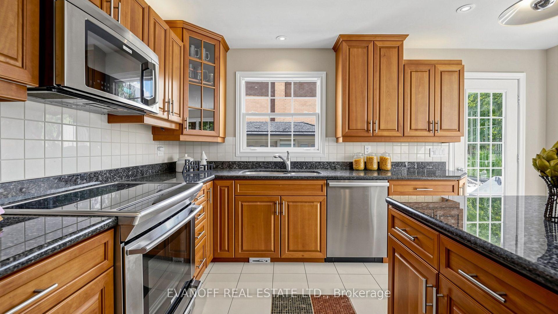 Photo 14 of 929 Creebridge Crescent, Newmarket, Stonehaven-Wyndham — HOMEH
