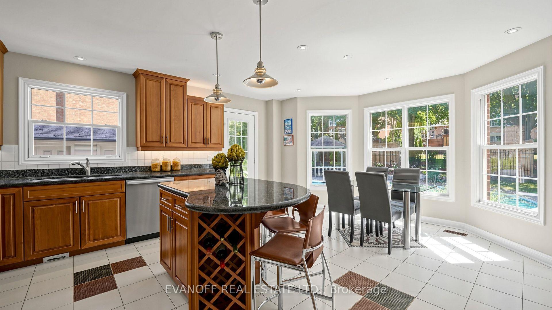 Photo 15 of 929 Creebridge Crescent, Newmarket, Stonehaven-Wyndham — HOMEH