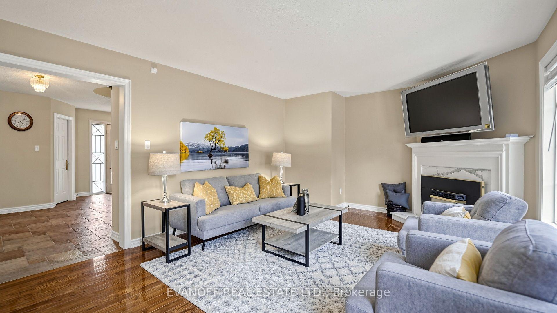Photo 16 of 929 Creebridge Crescent, Newmarket, Stonehaven-Wyndham — HOMEH