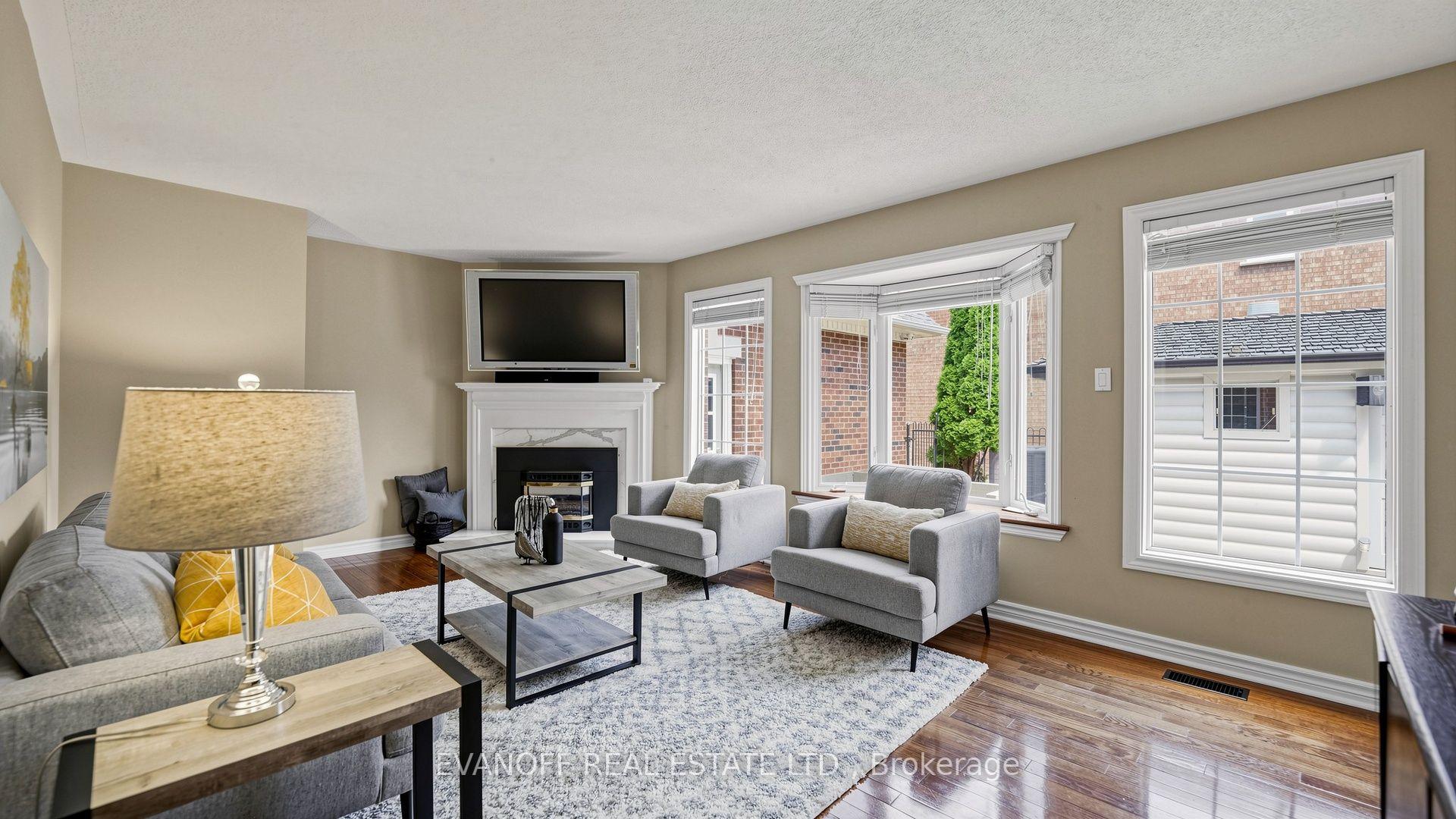 Photo 17 of 929 Creebridge Crescent, Newmarket, Stonehaven-Wyndham — HOMEH