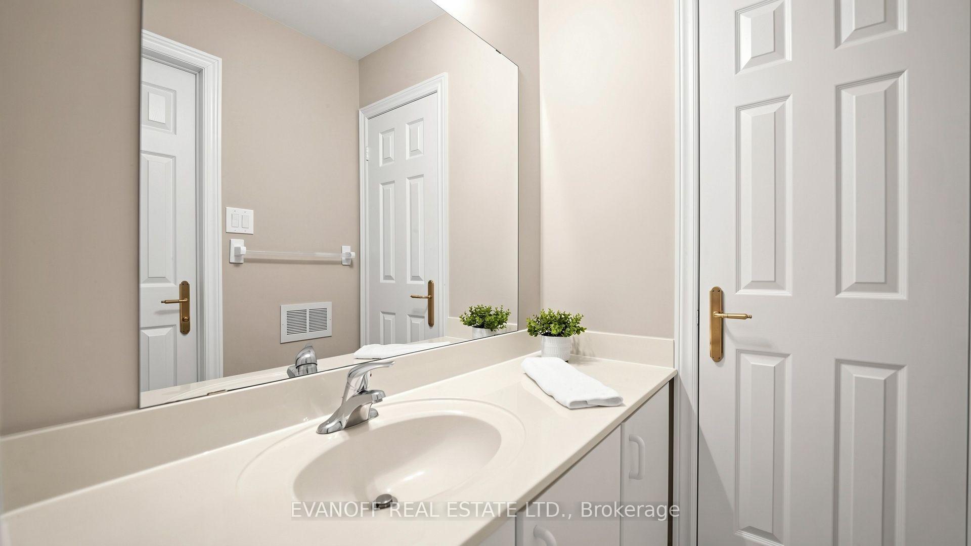 Photo 35 of 929 Creebridge Crescent, Newmarket, Stonehaven-Wyndham — HOMEH