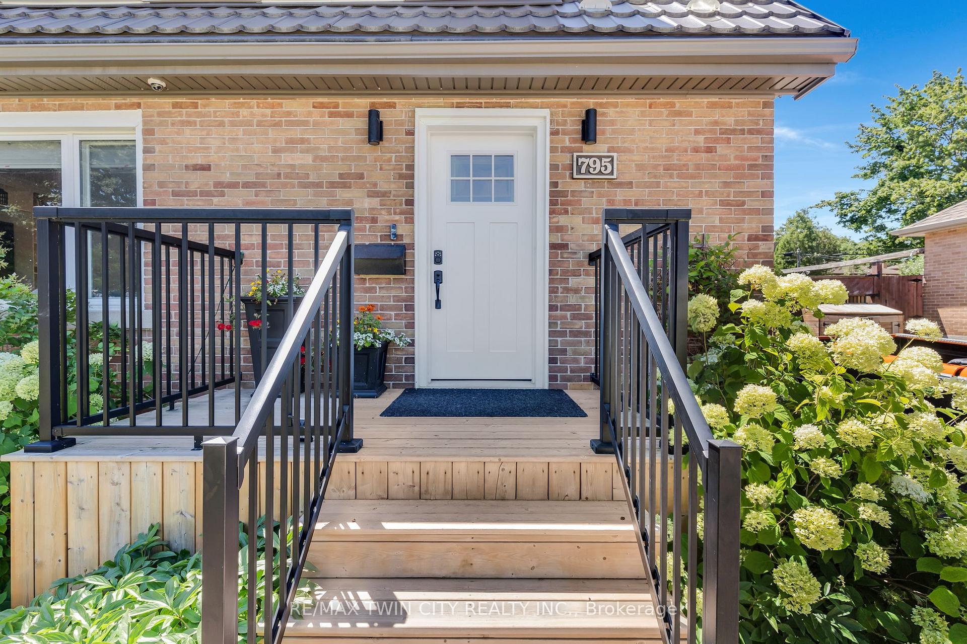 Photo 3 of 795 Rockway Drive, Kitchener, Eastwood — HOMEH