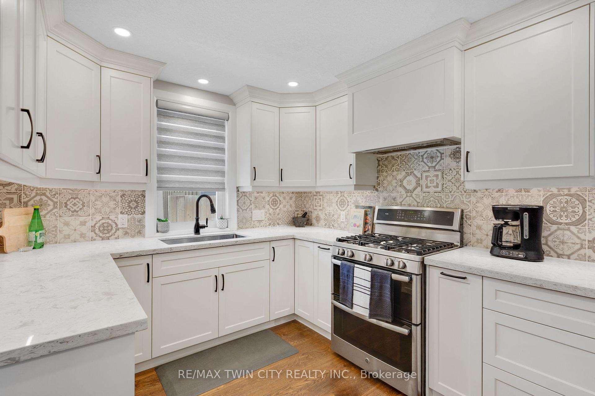 Photo 10 of 795 Rockway Drive, Kitchener, Eastwood — HOMEH