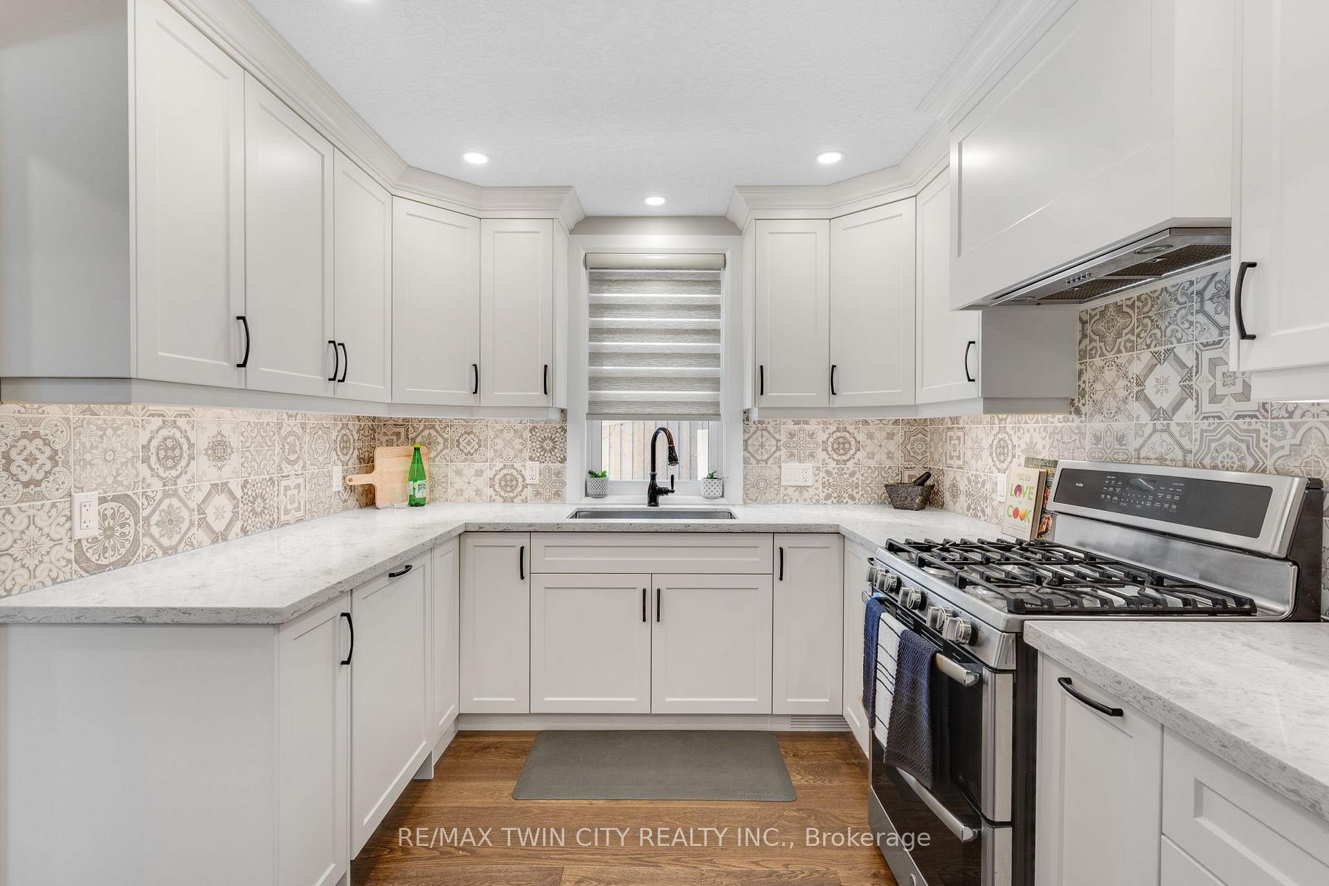 Photo 11 of 795 Rockway Drive, Kitchener, Eastwood — HOMEH