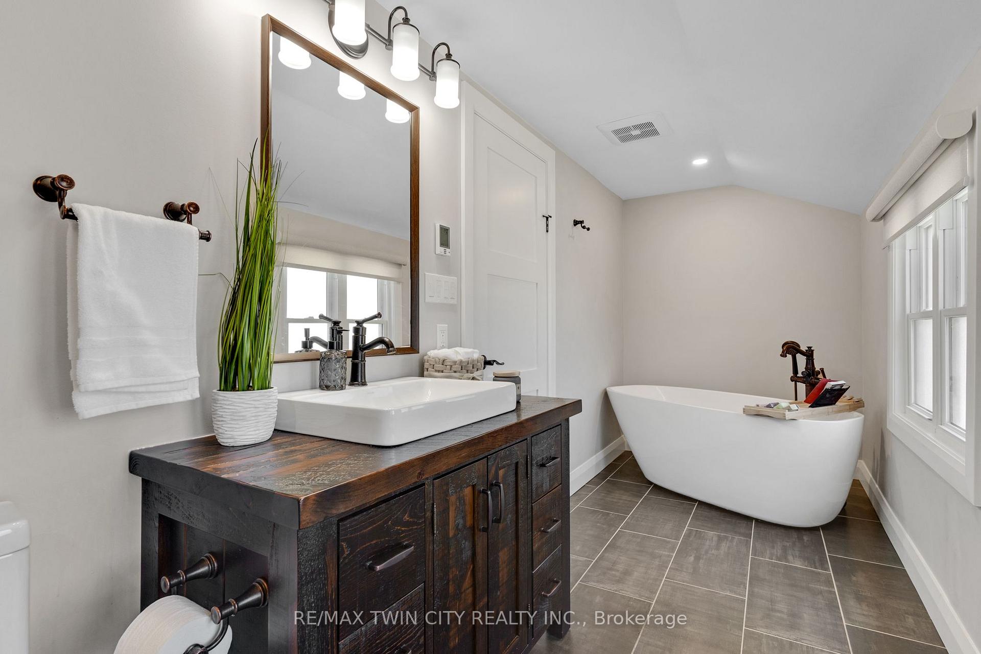 Photo 24 of 795 Rockway Drive, Kitchener, Eastwood — HOMEH