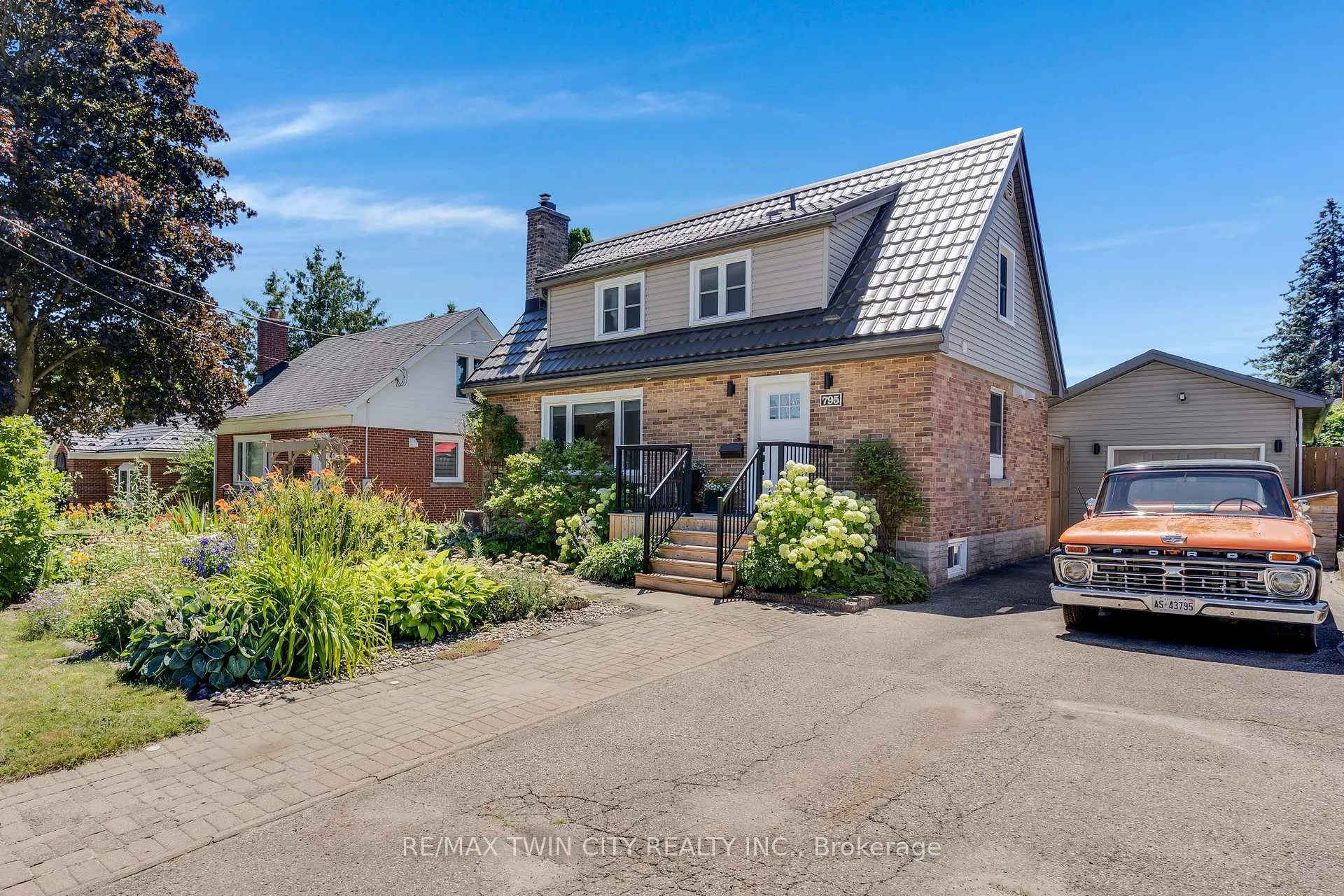 Photo 2 of 795 Rockway Drive, Kitchener, Eastwood — HOMEH