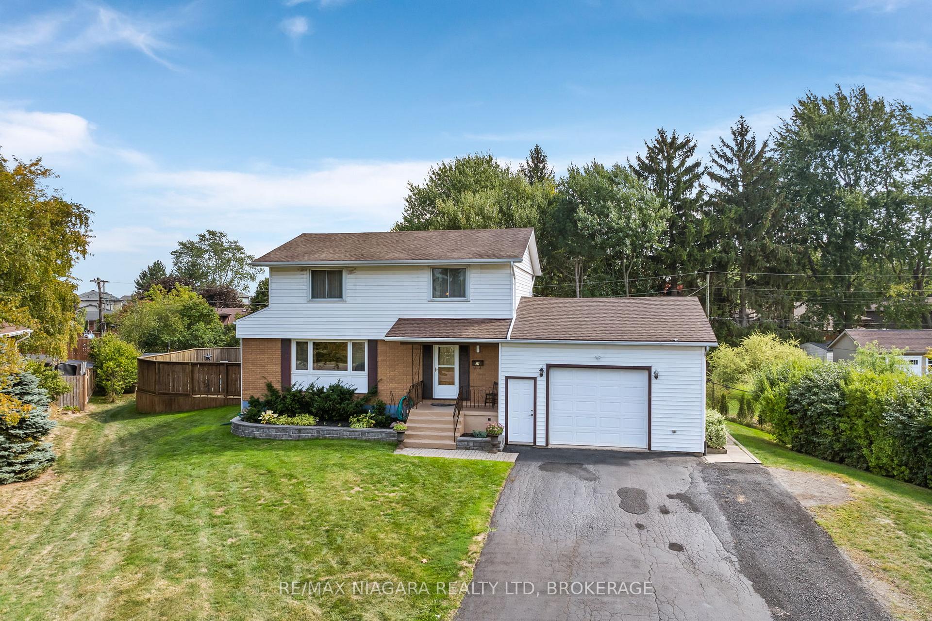 Photo 3 of 28 Thorncrest Road, Port Colborne, Main Street — HOMEH