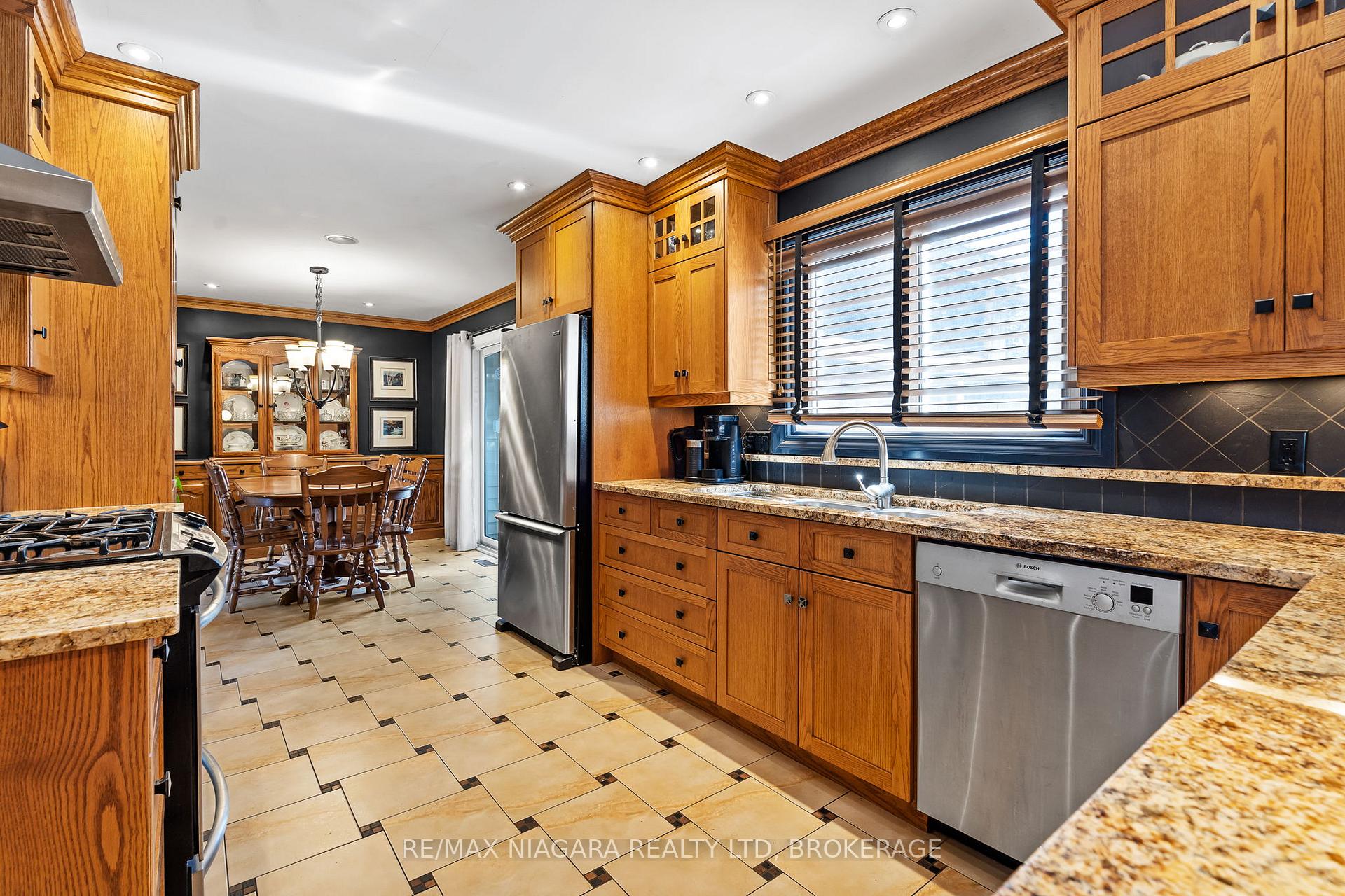 Photo 19 of 28 Thorncrest Road, Port Colborne, Main Street — HOMEH