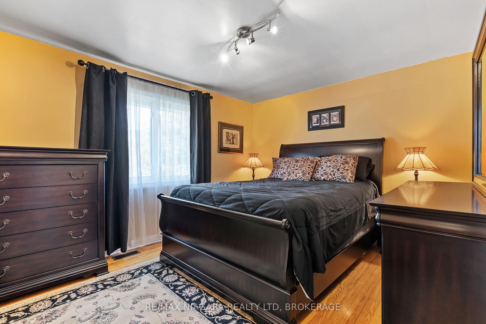 Photo 22 of 28 Thorncrest Road, Port Colborne, Main Street — HOMEH