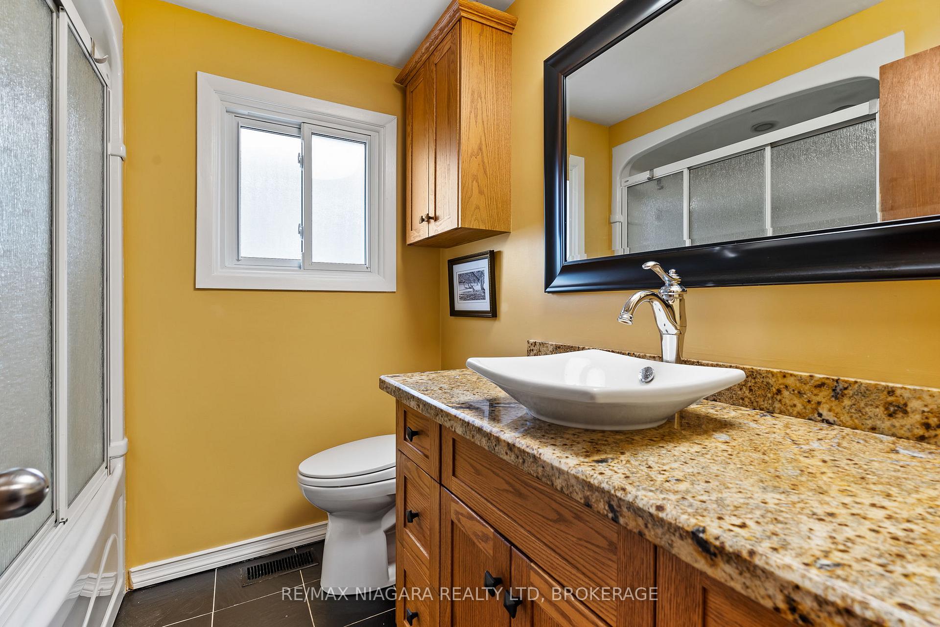 Photo 25 of 28 Thorncrest Road, Port Colborne, Main Street — HOMEH
