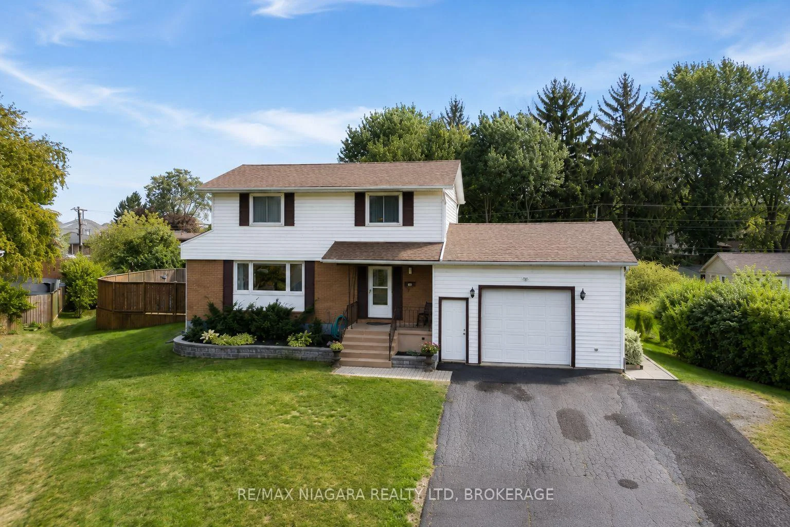 Photo 4 of 28 Thorncrest Road, Port Colborne, Main Street — HOMEH