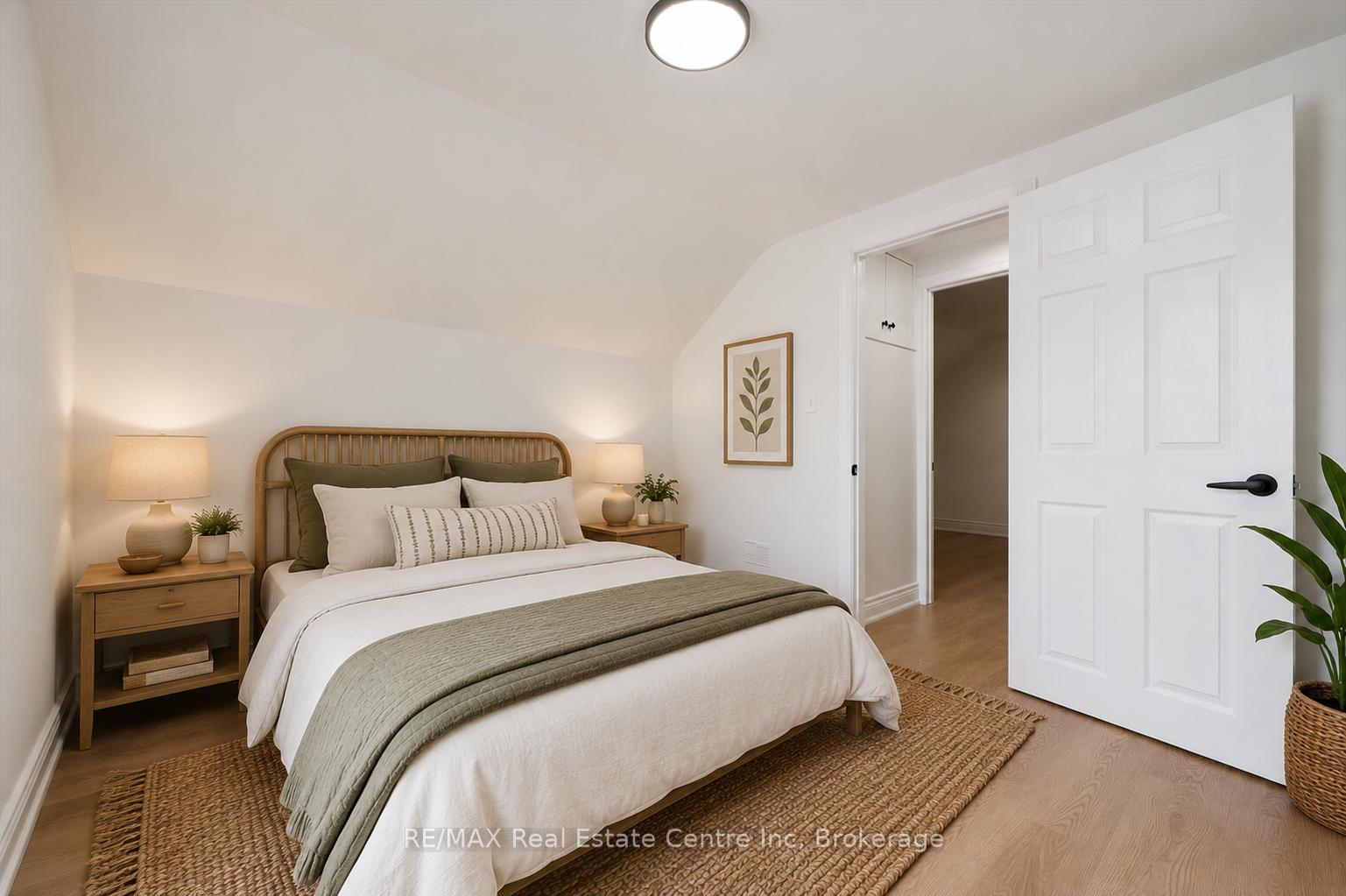 Photo 10 of 65 Stevenson Street N, Guelph, St. George's — HOMEH
