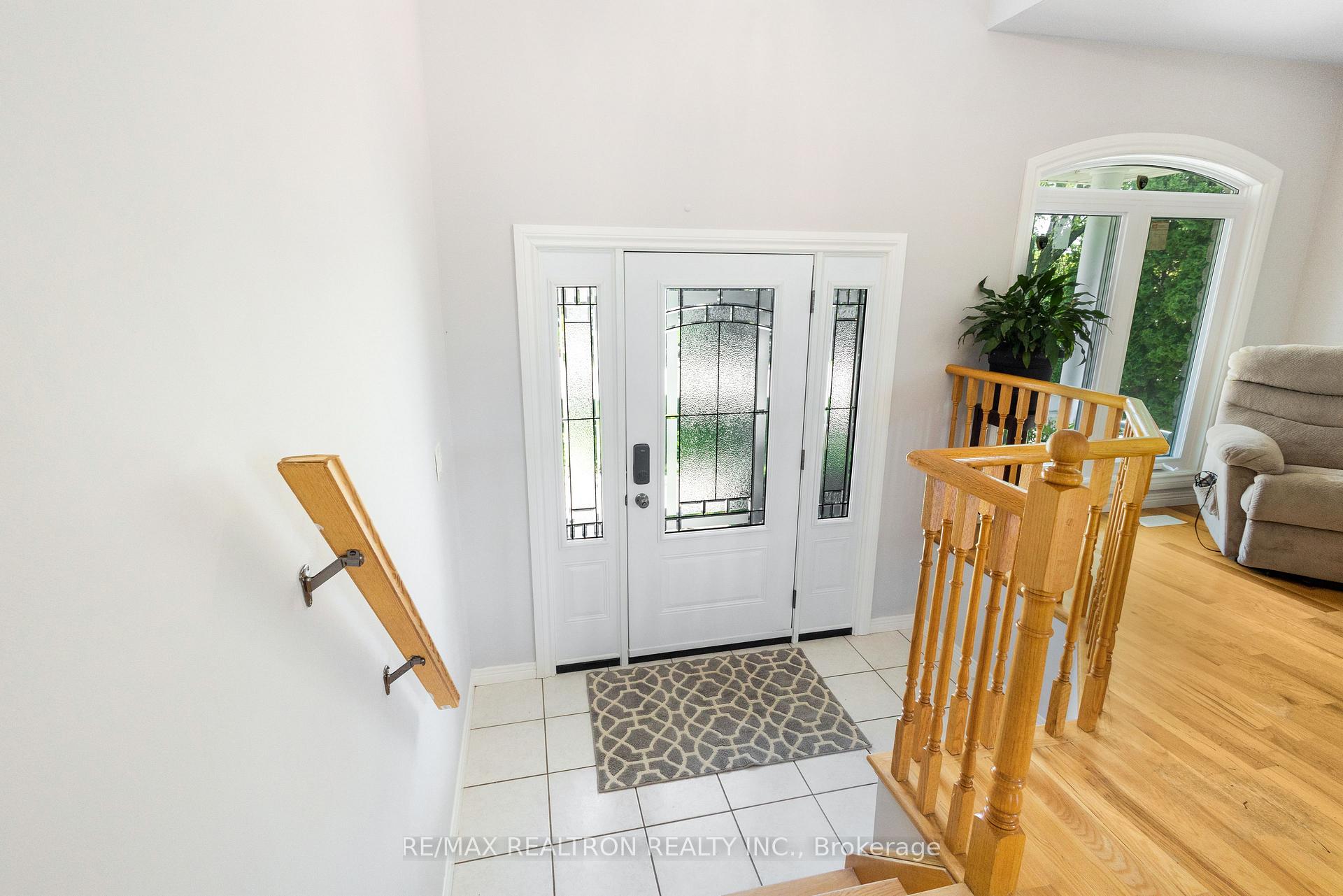 Photo 4 of 195 Ryerson Crescent, Oshawa, Samac — HOMEH