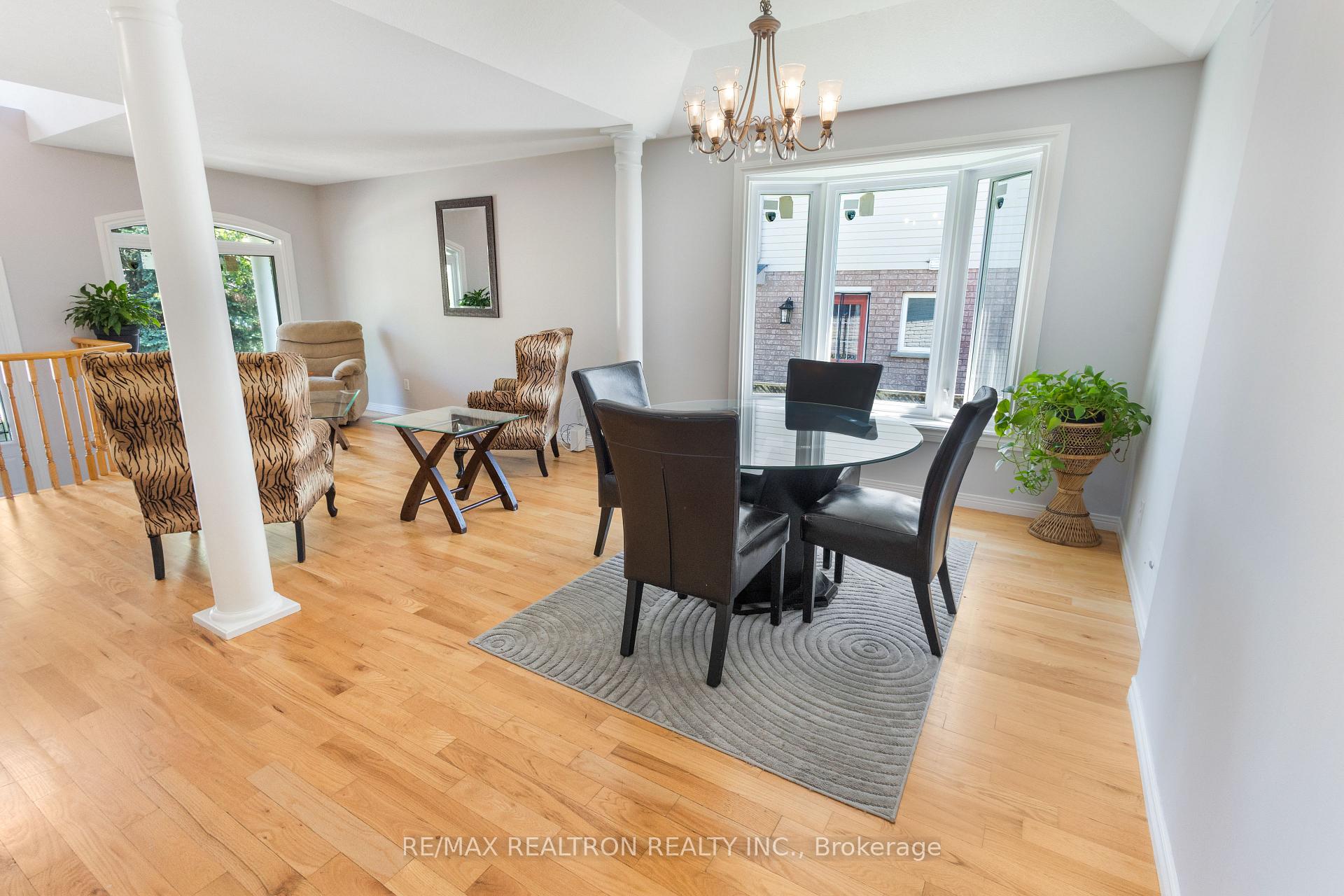 Photo 5 of 195 Ryerson Crescent, Oshawa, Samac — HOMEH