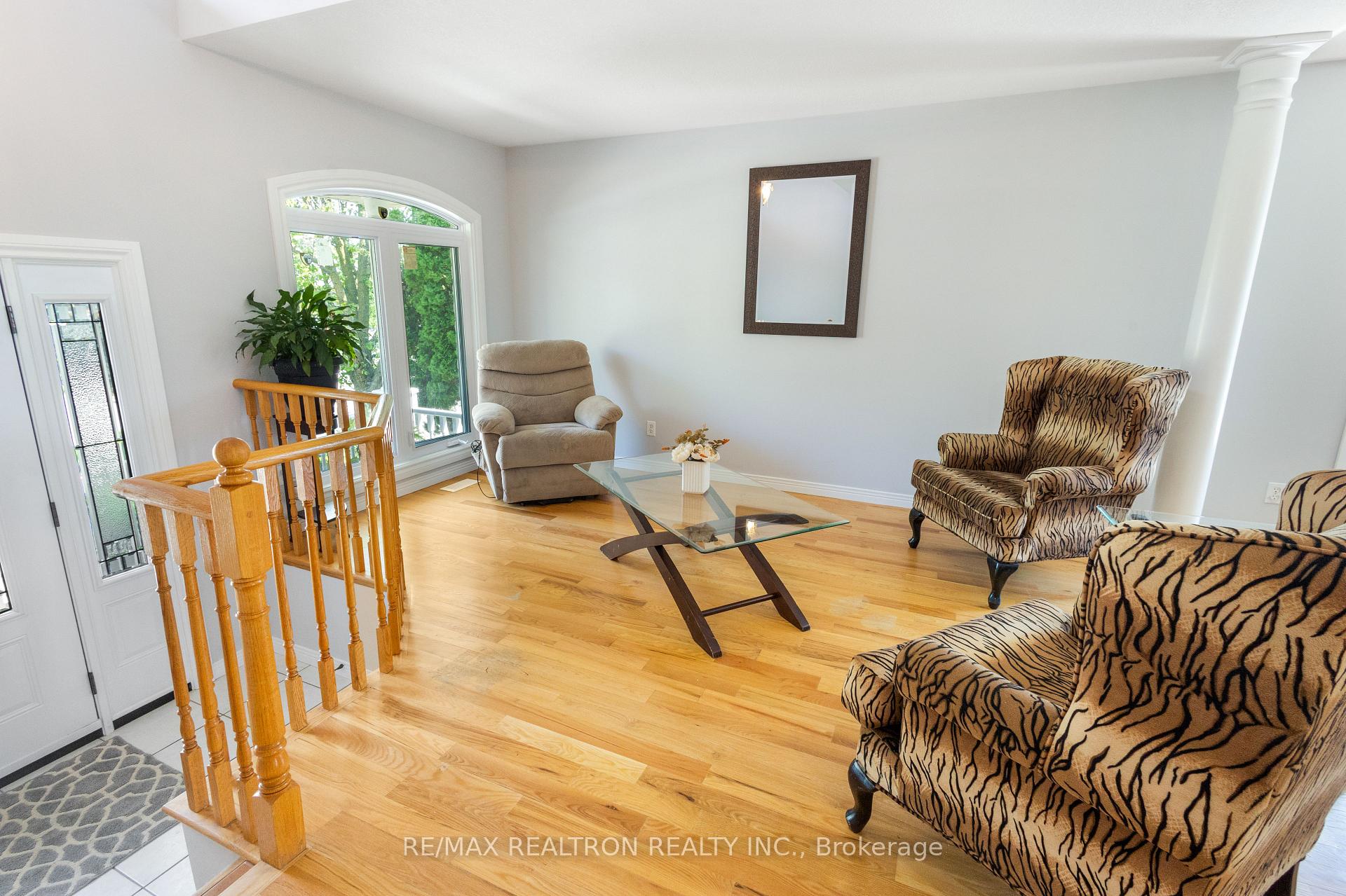 Photo 6 of 195 Ryerson Crescent, Oshawa, Samac — HOMEH