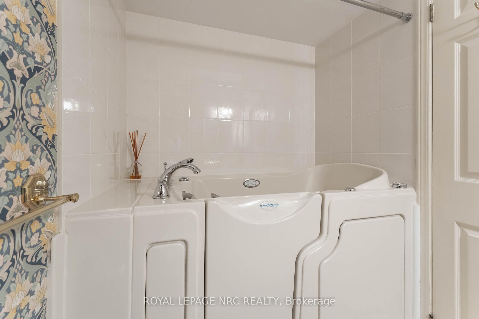 Photo 19 of Unit 6, 3406 Frederick Avenue, Lincoln, Lincoln-Jordan/Vineland — HOMEH