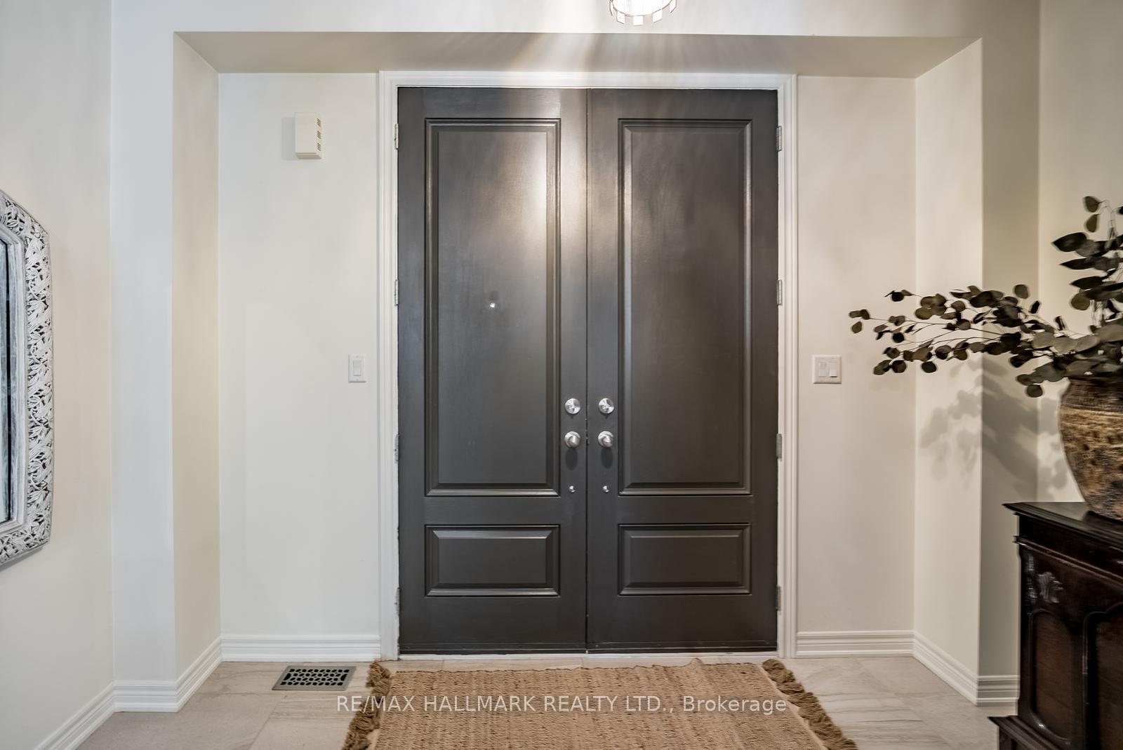 Photo 3 of 124 Bonnie Braes Drive, Brampton, Credit Valley — HOMEH