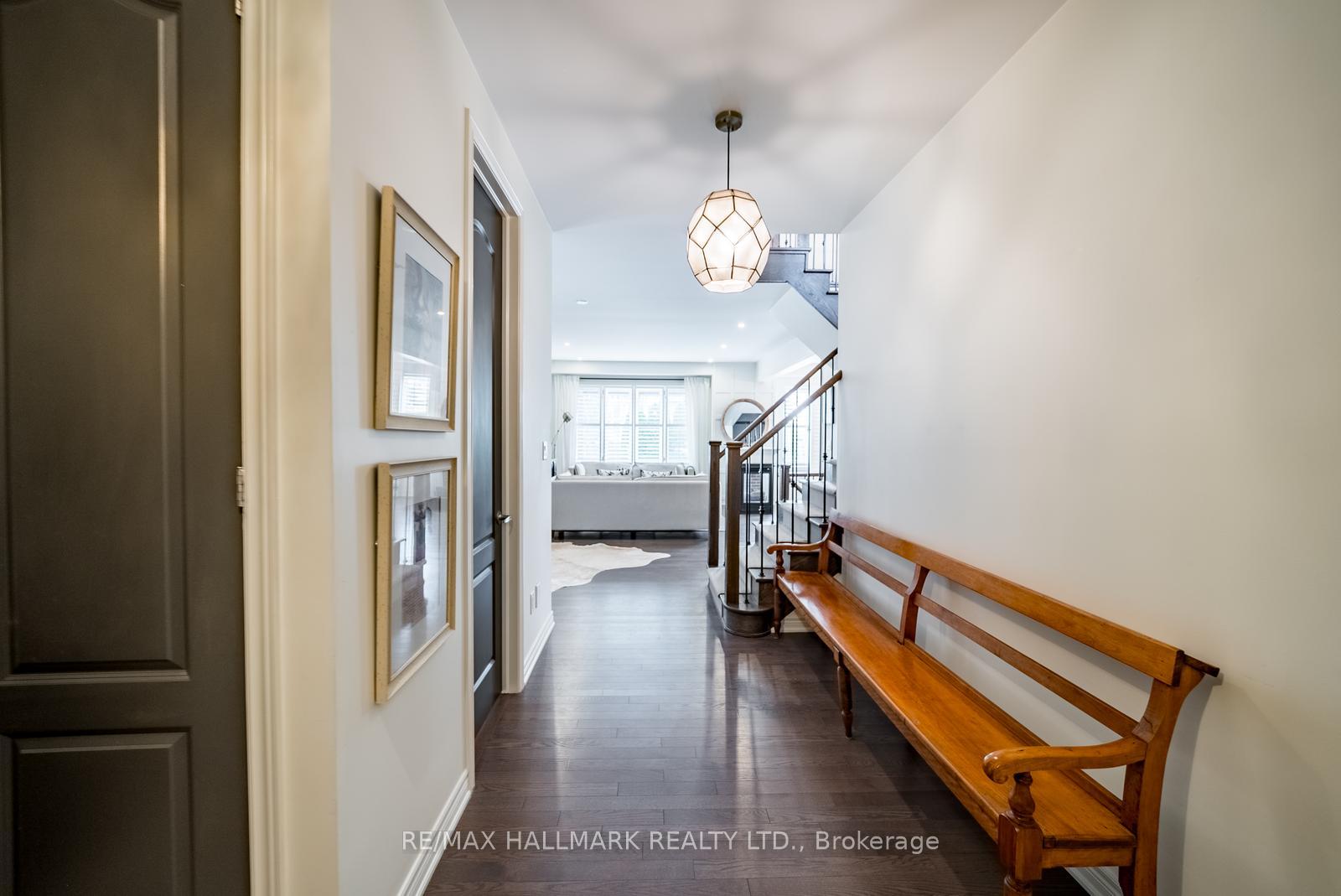Photo 4 of 124 Bonnie Braes Drive, Brampton, Credit Valley — HOMEH