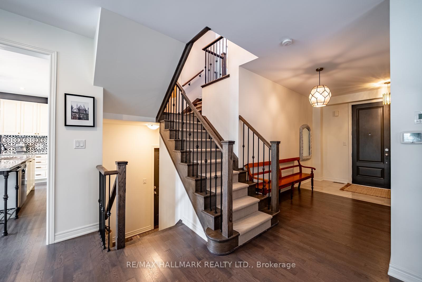 Photo 5 of 124 Bonnie Braes Drive, Brampton, Credit Valley — HOMEH