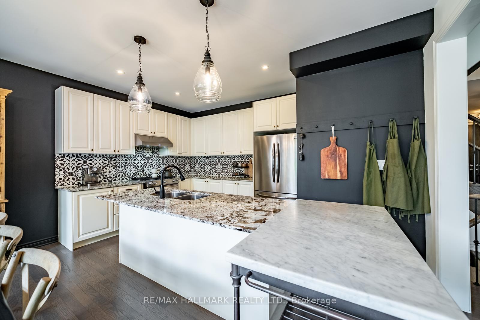 Photo 10 of 124 Bonnie Braes Drive, Brampton, Credit Valley — HOMEH