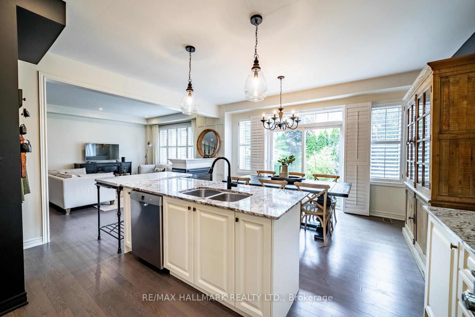 Photo 13 of 124 Bonnie Braes Drive, Brampton, Credit Valley — HOMEH