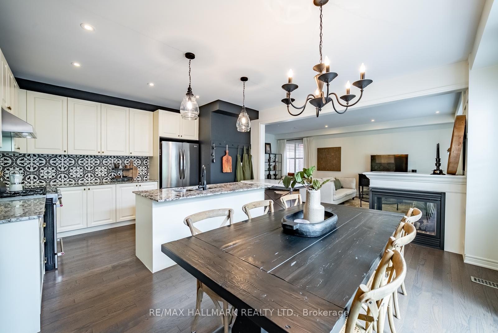 Photo 15 of 124 Bonnie Braes Drive, Brampton, Credit Valley — HOMEH