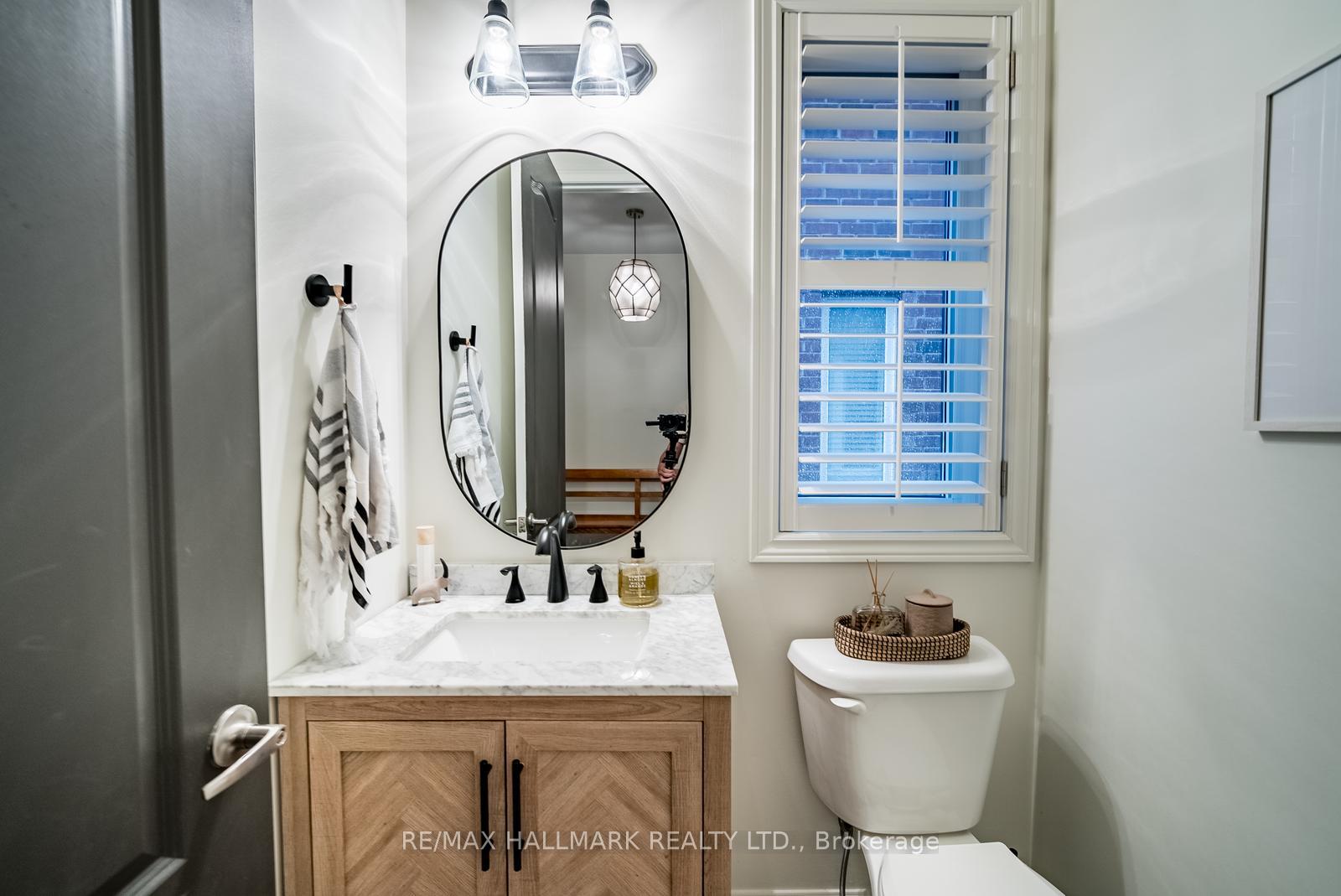 Photo 16 of 124 Bonnie Braes Drive, Brampton, Credit Valley — HOMEH