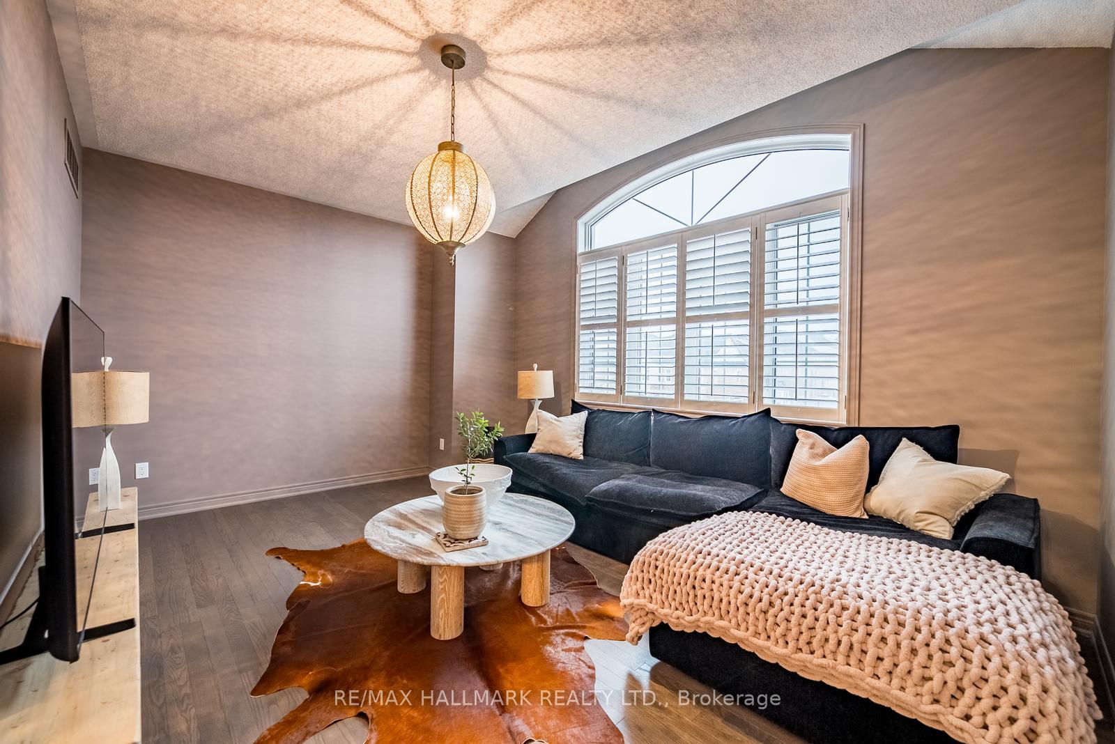 Photo 18 of 124 Bonnie Braes Drive, Brampton, Credit Valley — HOMEH