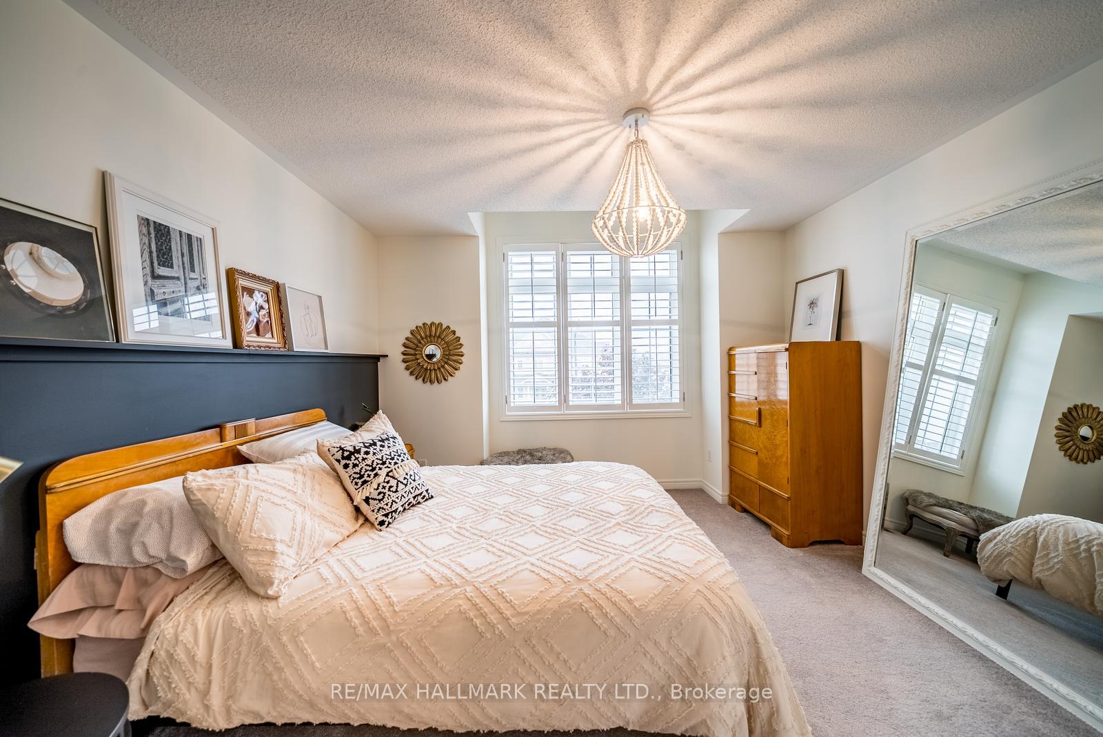 Photo 20 of 124 Bonnie Braes Drive, Brampton, Credit Valley — HOMEH