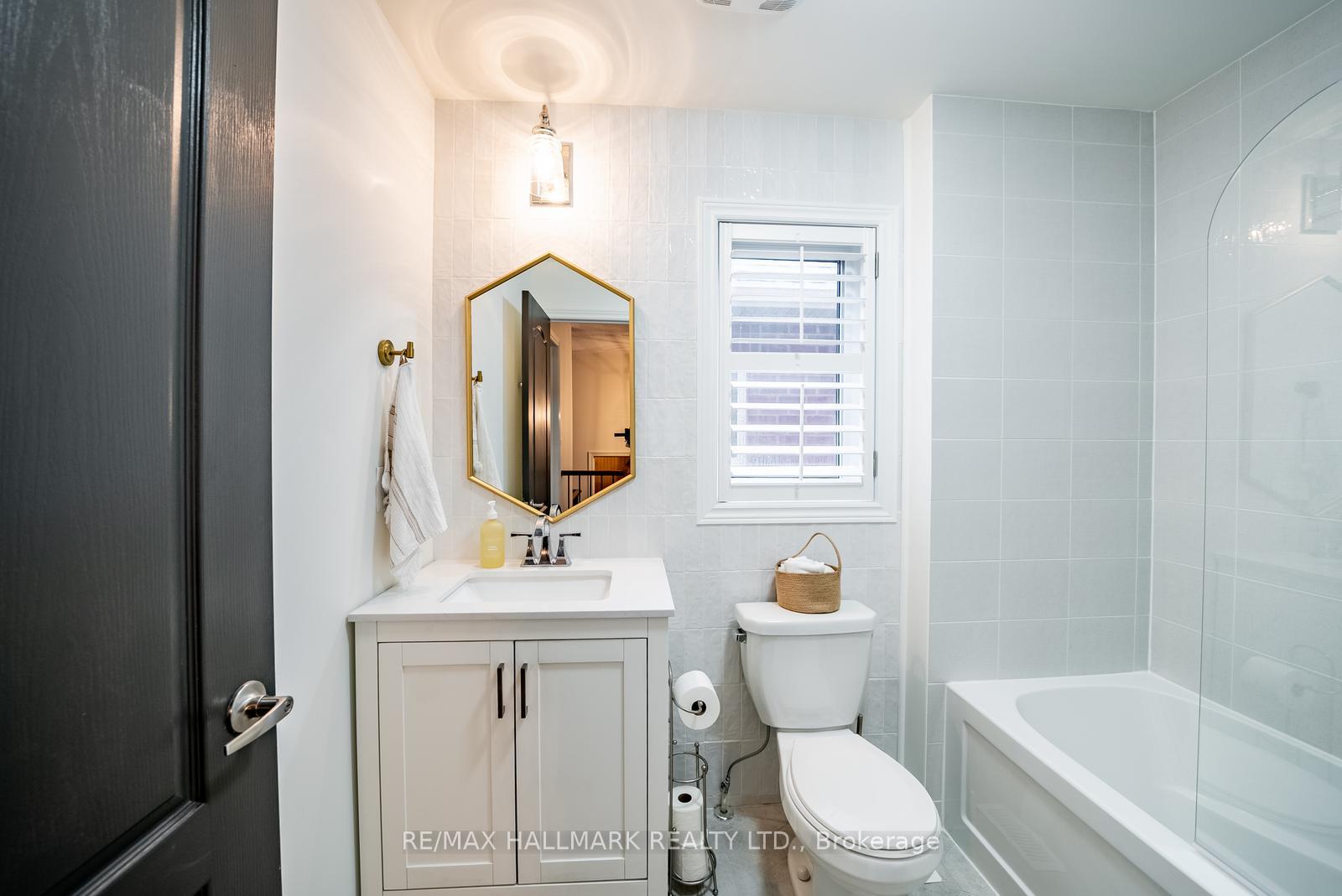 Photo 22 of 124 Bonnie Braes Drive, Brampton, Credit Valley — HOMEH