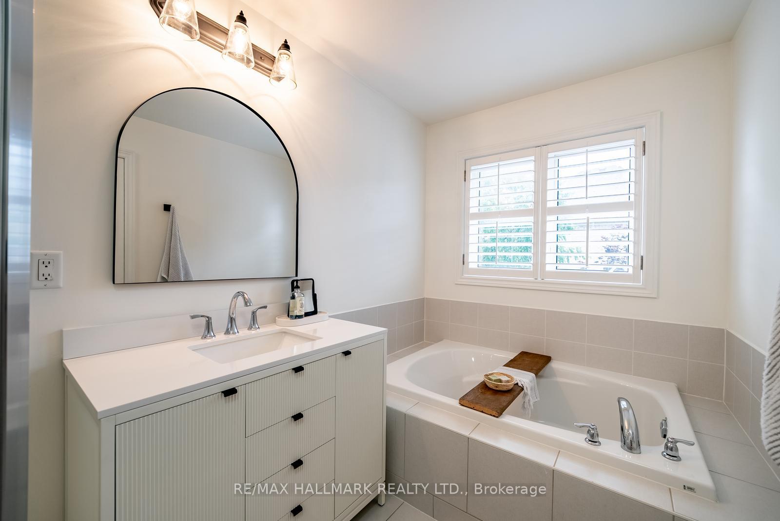 Photo 28 of 124 Bonnie Braes Drive, Brampton, Credit Valley — HOMEH