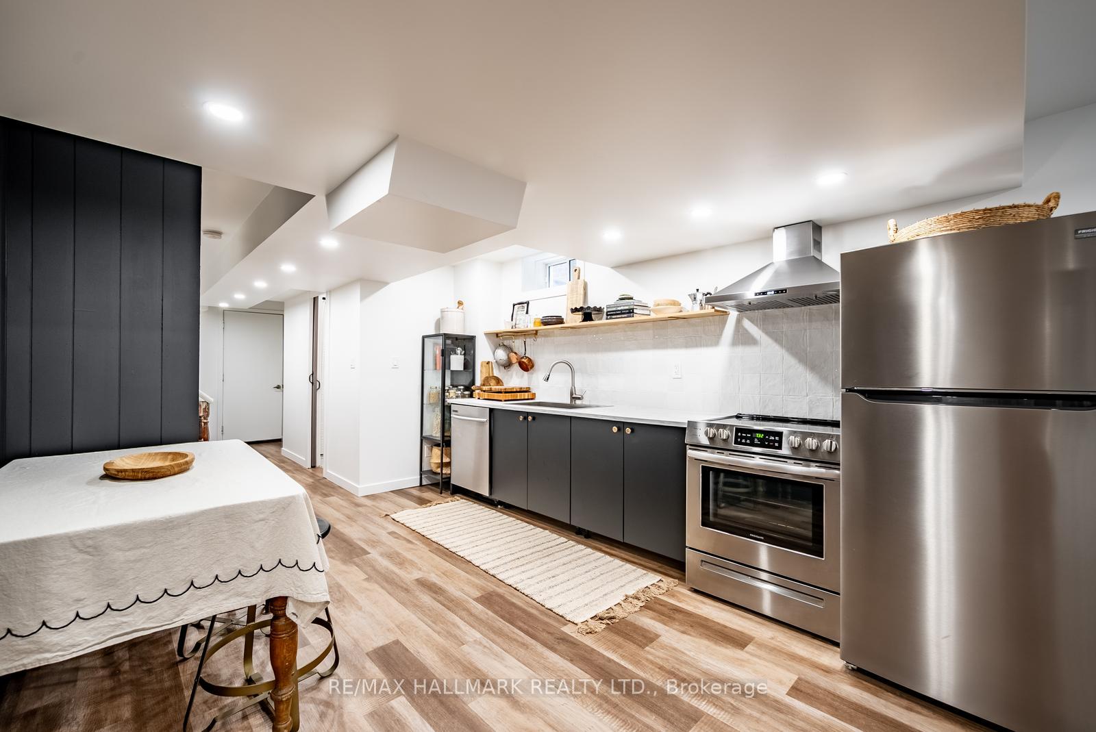 Photo 33 of 124 Bonnie Braes Drive, Brampton, Credit Valley — HOMEH