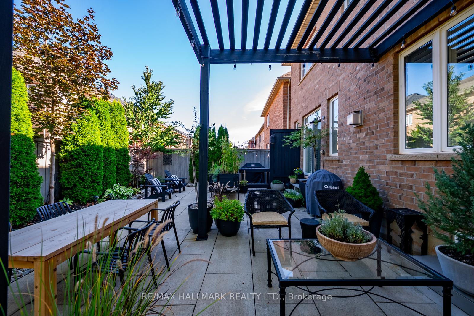 Photo 40 of 124 Bonnie Braes Drive, Brampton, Credit Valley — HOMEH