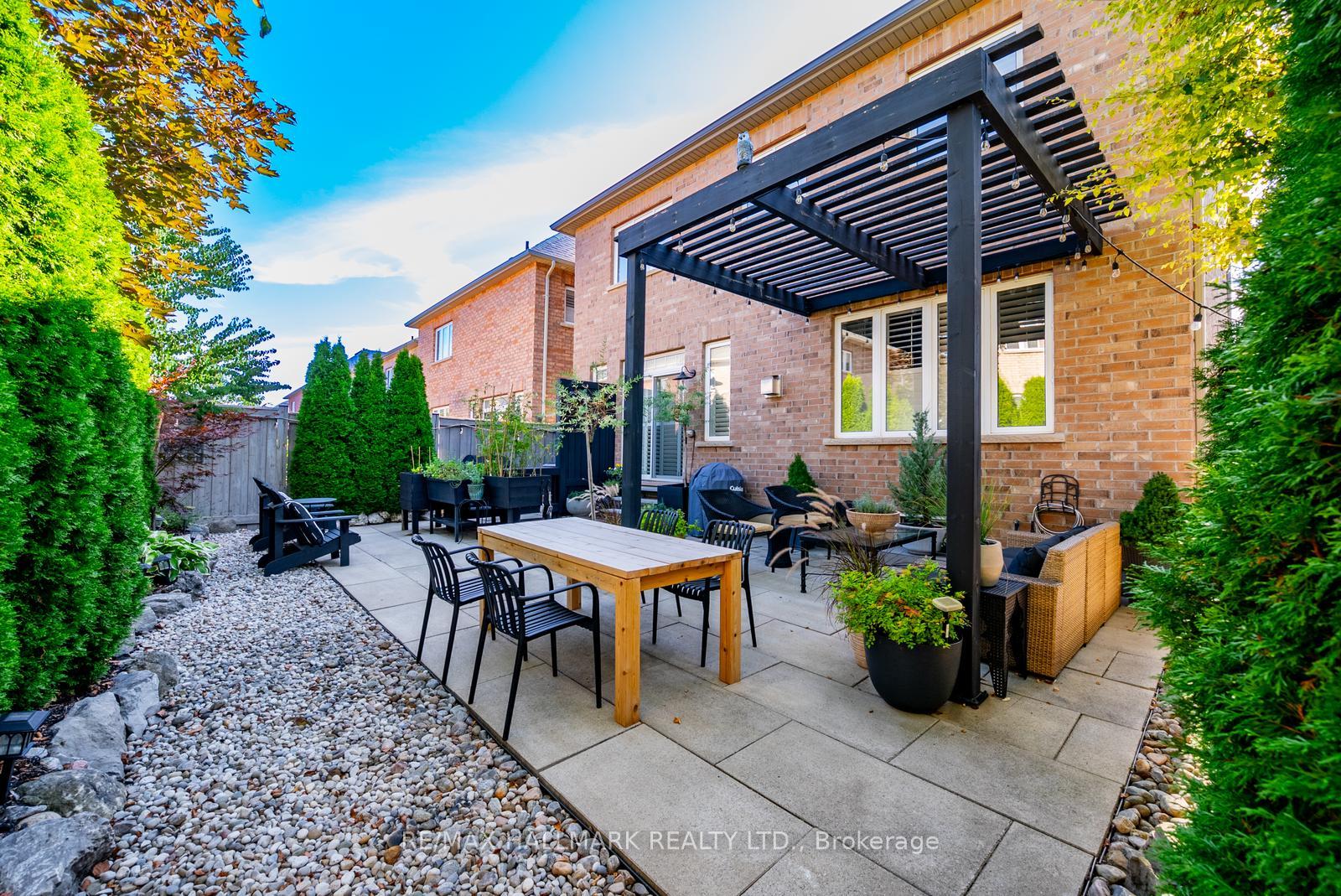 Photo 41 of 124 Bonnie Braes Drive, Brampton, Credit Valley — HOMEH