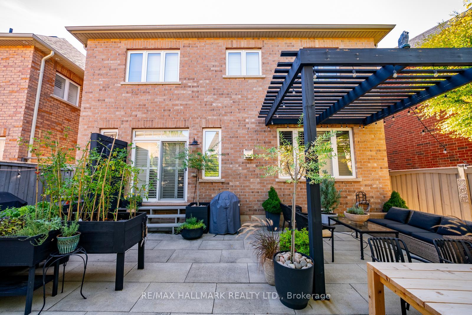 Photo 42 of 124 Bonnie Braes Drive, Brampton, Credit Valley — HOMEH