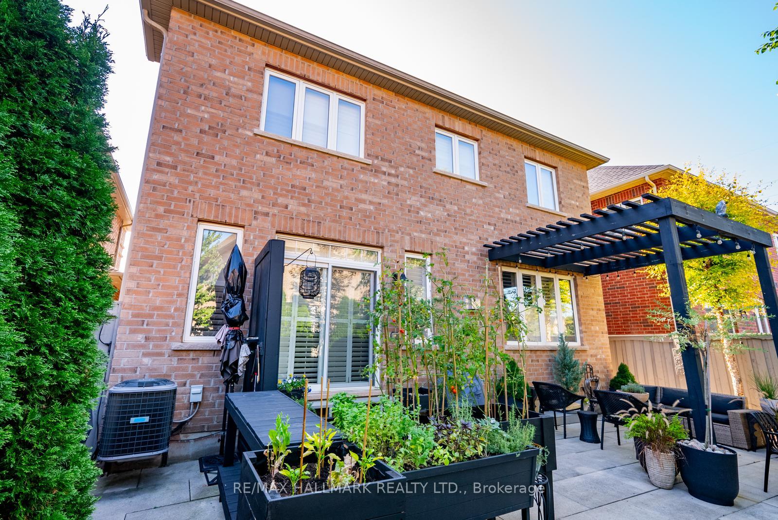 Photo 43 of 124 Bonnie Braes Drive, Brampton, Credit Valley — HOMEH
