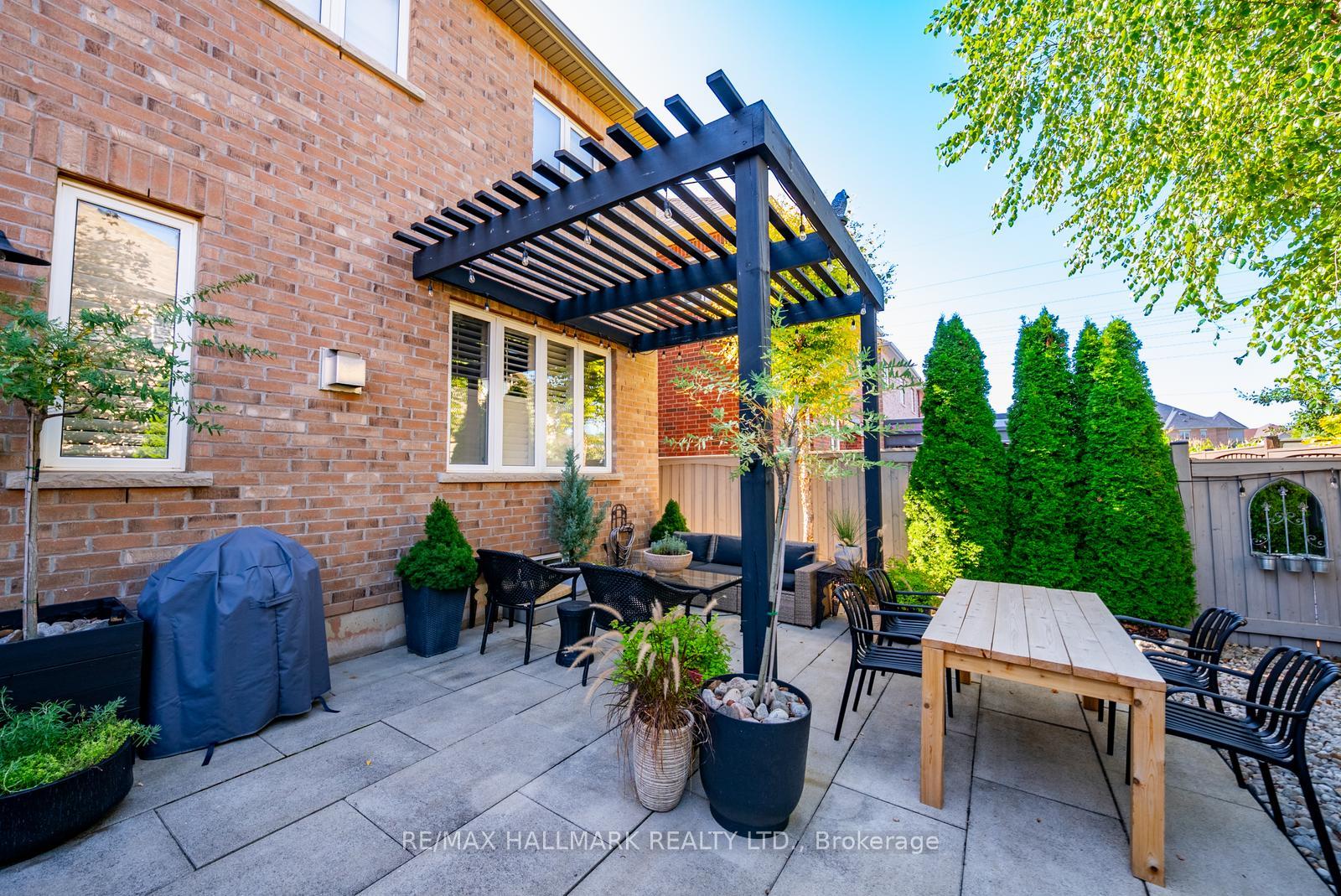 Photo 44 of 124 Bonnie Braes Drive, Brampton, Credit Valley — HOMEH