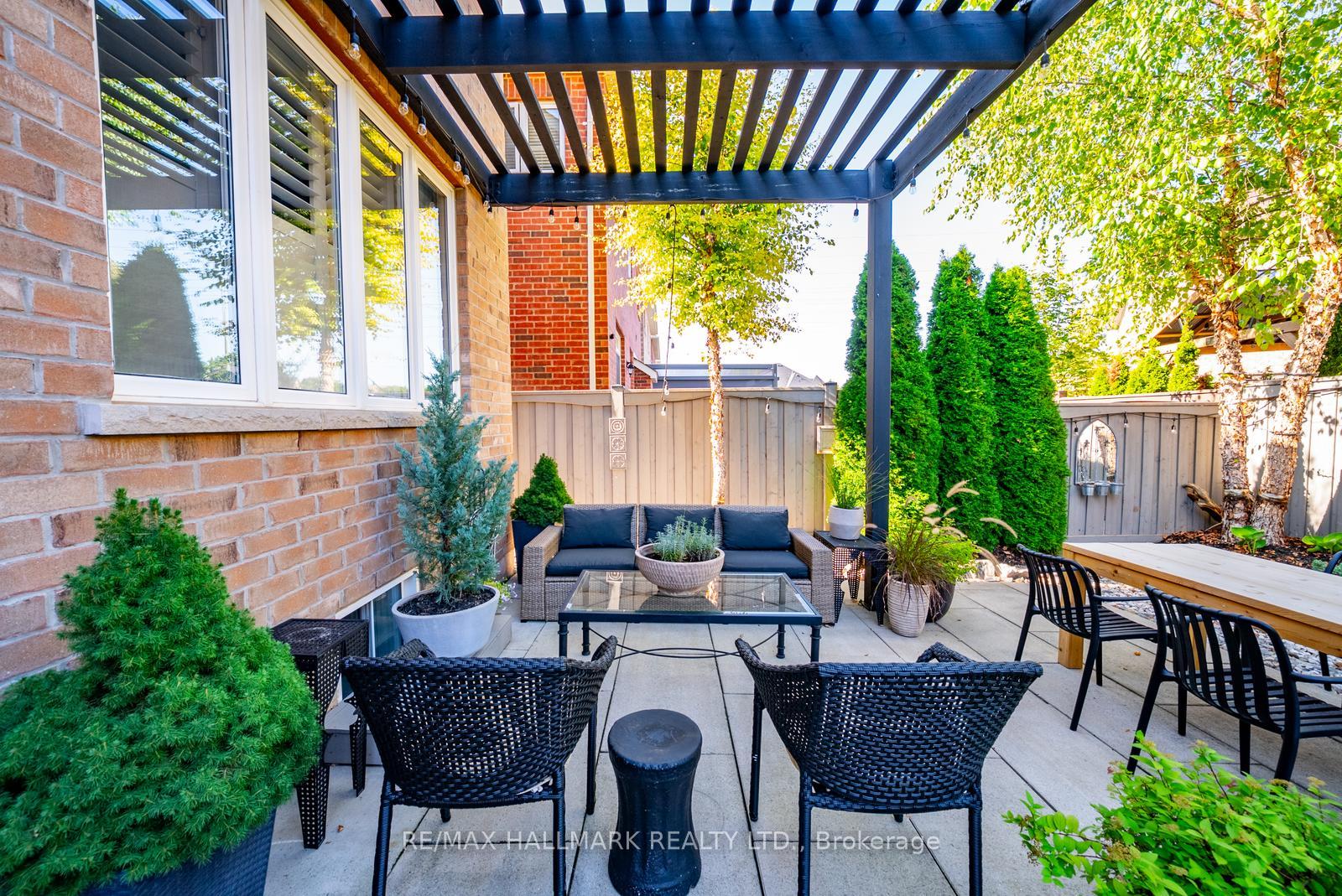 Photo 45 of 124 Bonnie Braes Drive, Brampton, Credit Valley — HOMEH