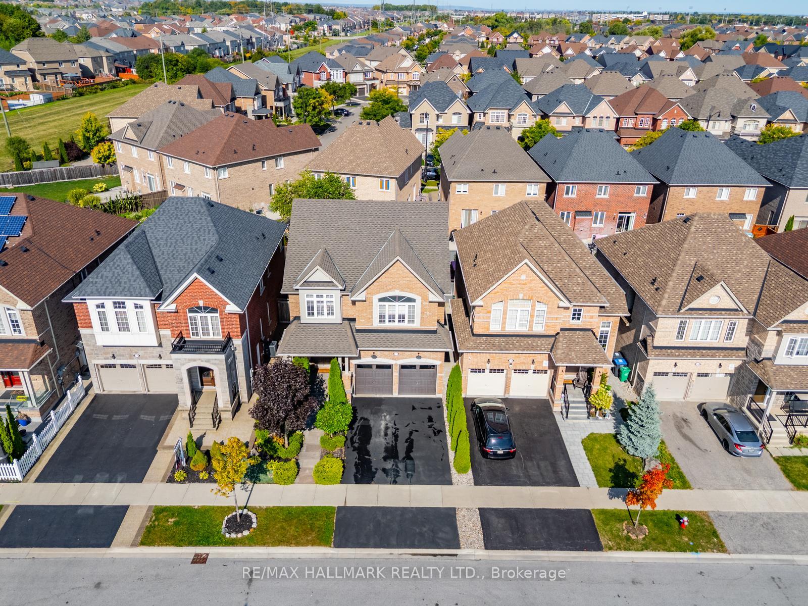 Photo 47 of 124 Bonnie Braes Drive, Brampton, Credit Valley — HOMEH