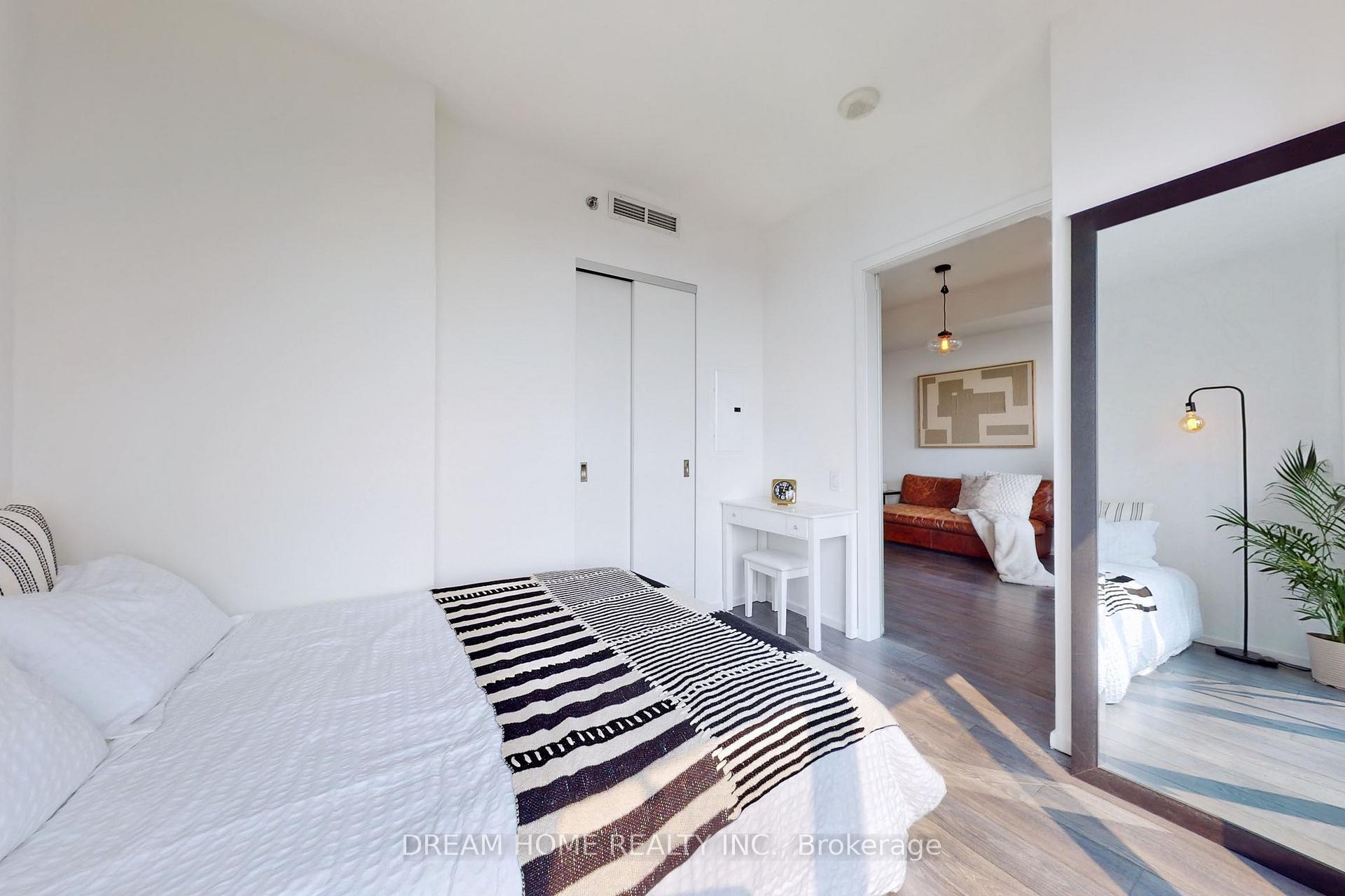 Photo 7 of Unit 3801, 5 St Joseph Street, Toronto, Bay Street Corridor — HOMEH