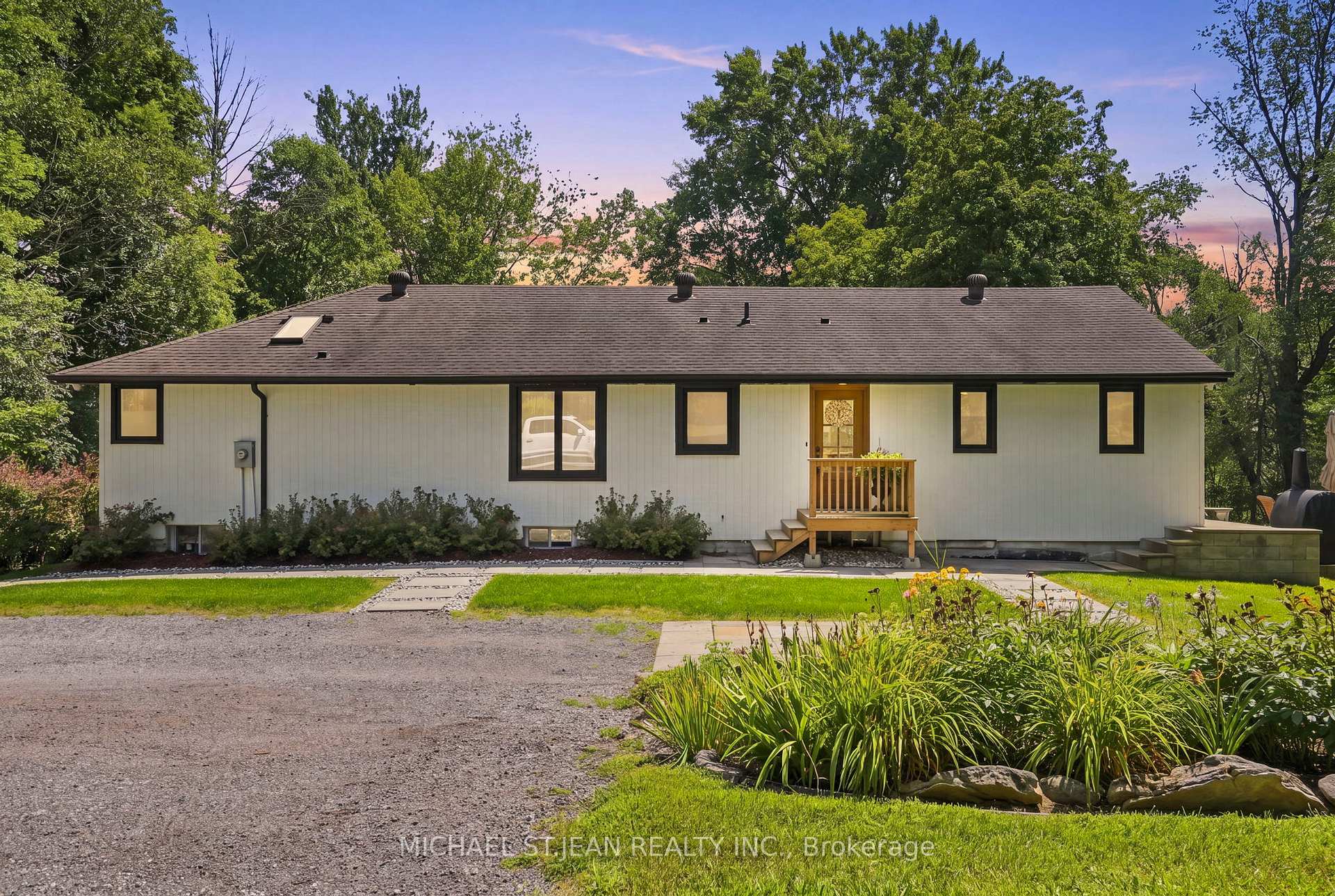 Photo 1 of 1095 Governors Road, Hamilton, Rural Dundas — HOMEH