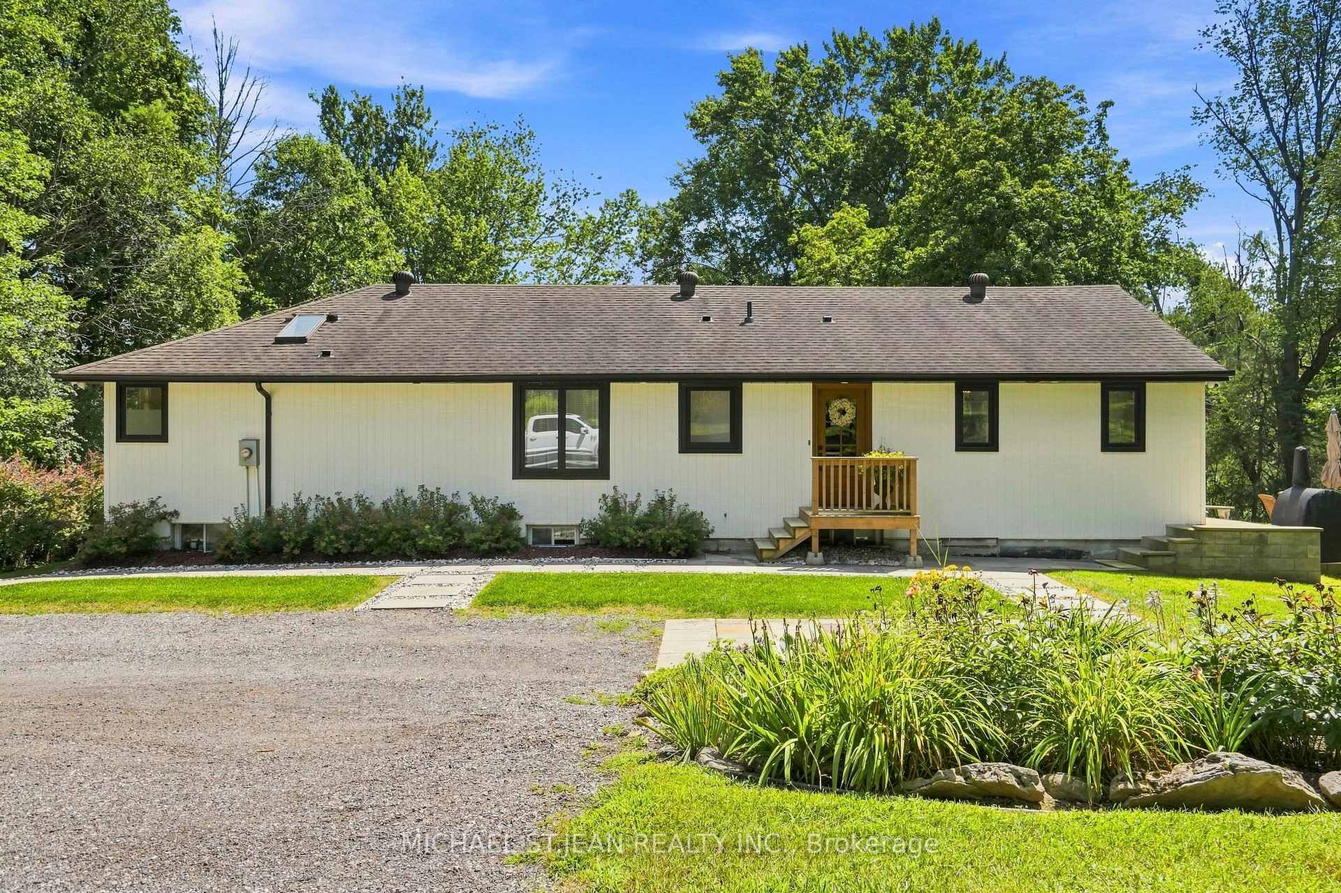 Photo 2 of 1095 Governors Road, Hamilton, Rural Dundas — HOMEH