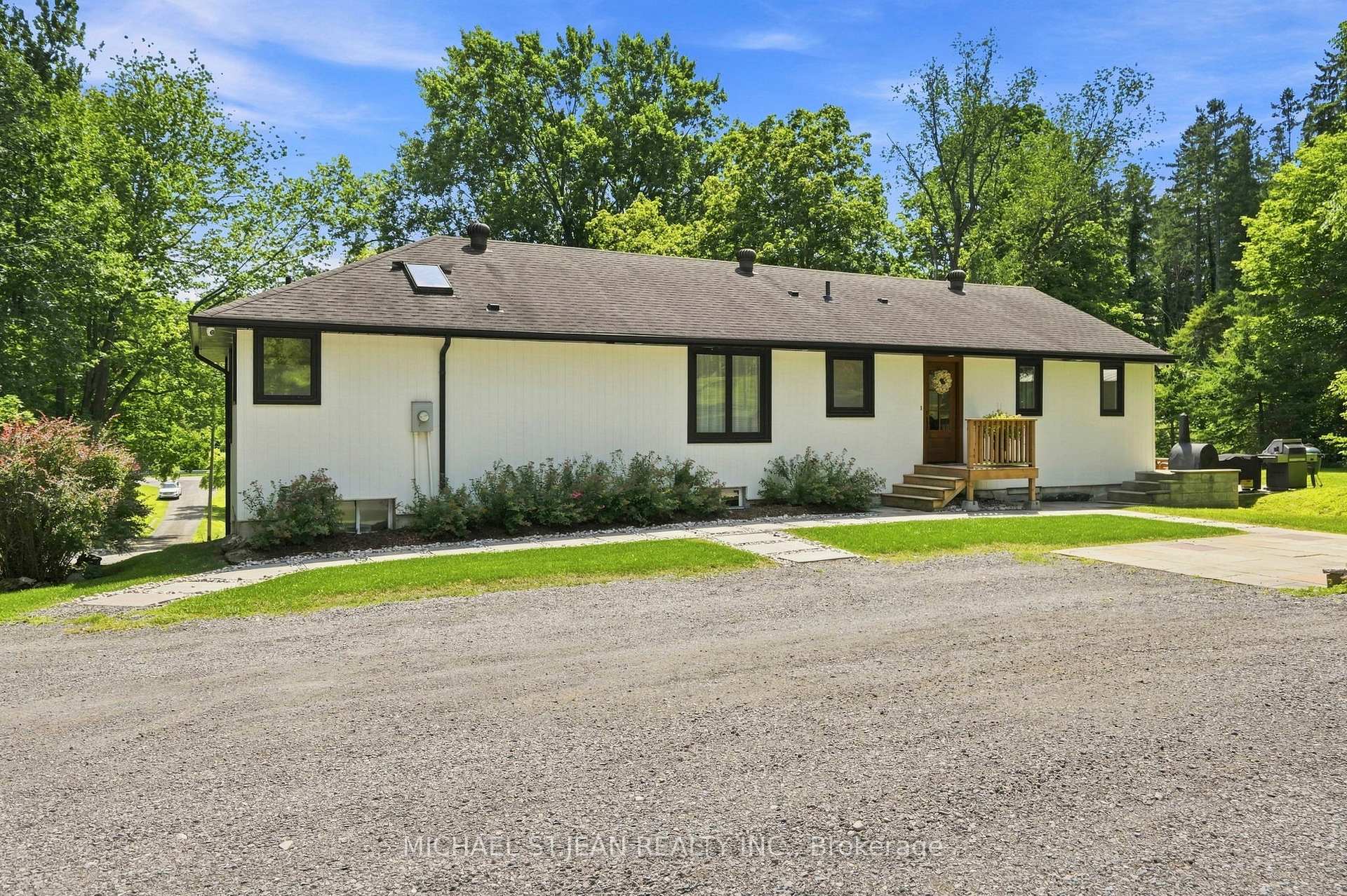 Photo 3 of 1095 Governors Road, Hamilton, Rural Dundas — HOMEH