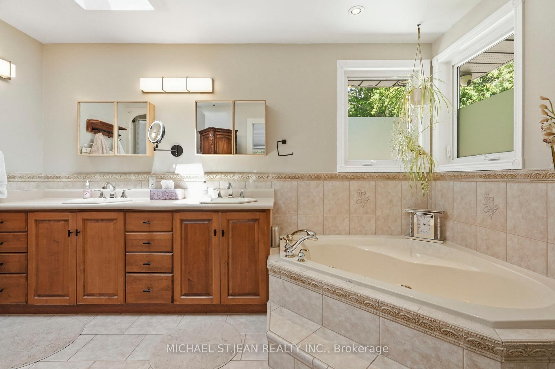 Photo 22 of 1095 Governors Road, Hamilton, Rural Dundas — HOMEH